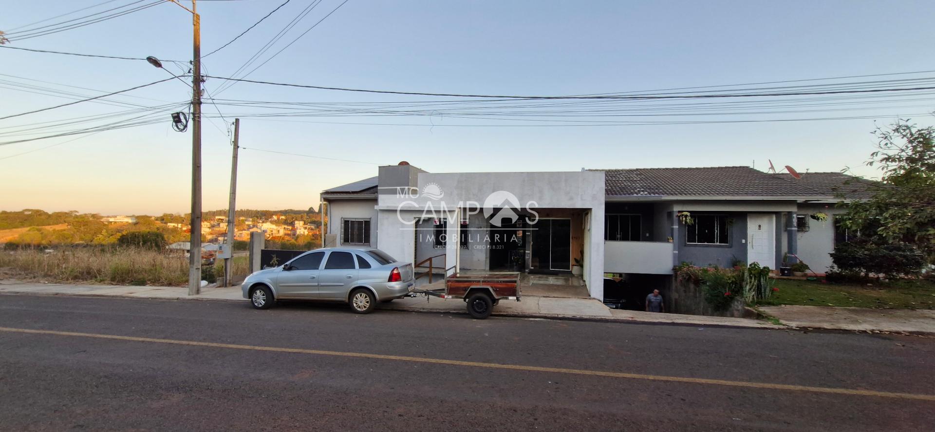 Casa a venda com sala comercial no loteamento Lago Dourado