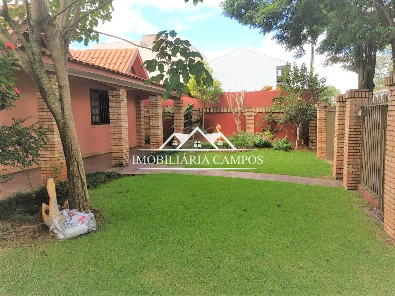 CASA COM ÓTIMA LOCALIZAÇÃO COM EDICULA NO JD. GISELA