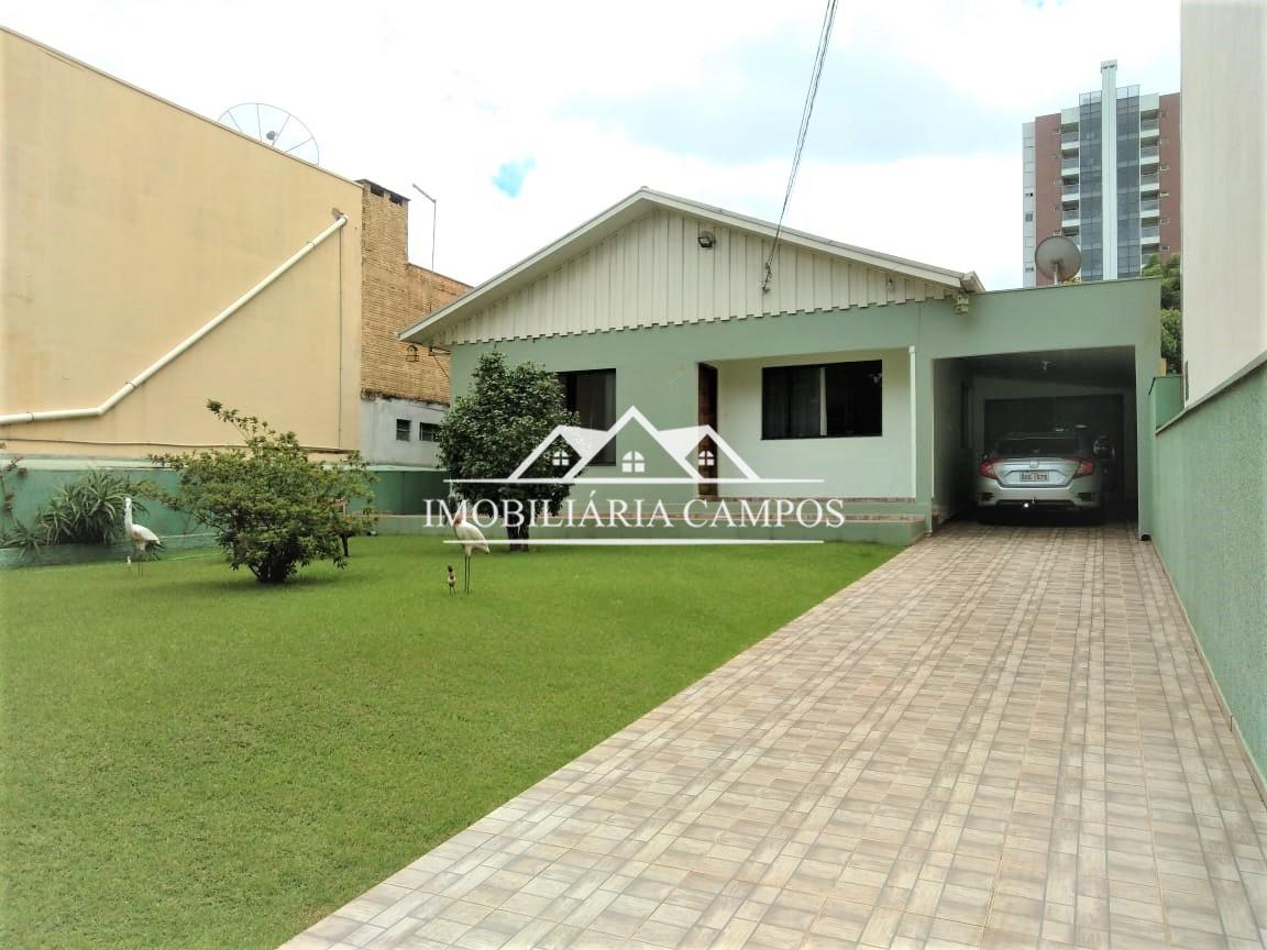 CASA COM ÓTIMA LOCALIZAÇÃO NO CENTRO DE TOLEDO