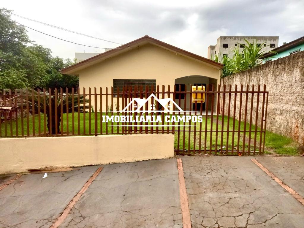CASA COM MÓVEIS PLANEJADOS PRÓXIMO AO CENTRO DE TOLEDO - PR