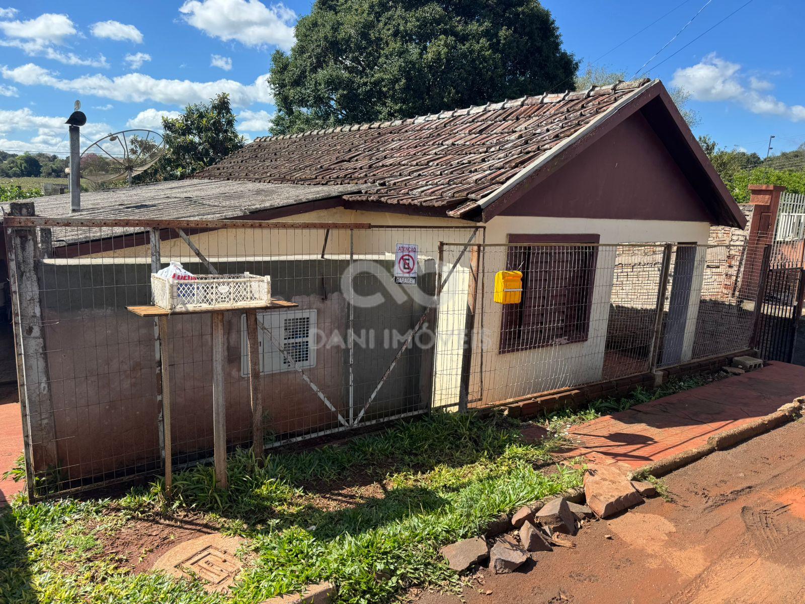 CASA A VENDA NA AVENIDA SÃO LUIZ, NÃO FINANCIÁVEL, IJUÍ - RS