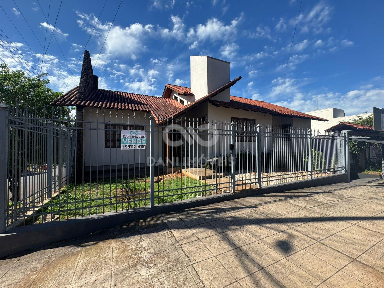 CASA DE ALVENARIA COM DOIS PAVIMENTOS À VENDA, CENTRO, IJUÍ- RS