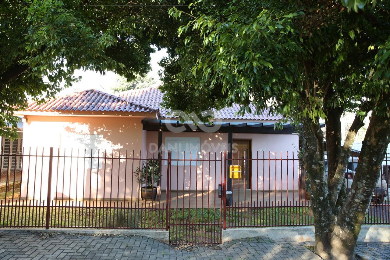 CASA COM P?TIO AMPLO ? VENDA NO BAIRRO DAS CH?CARAS, EM IJU?-RS