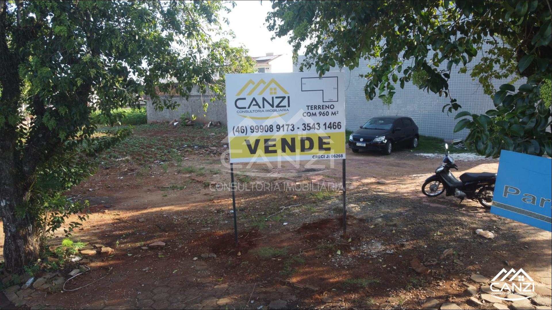 Terrenos no Centro, com 960,00 m  de rea total, um deles na esquina