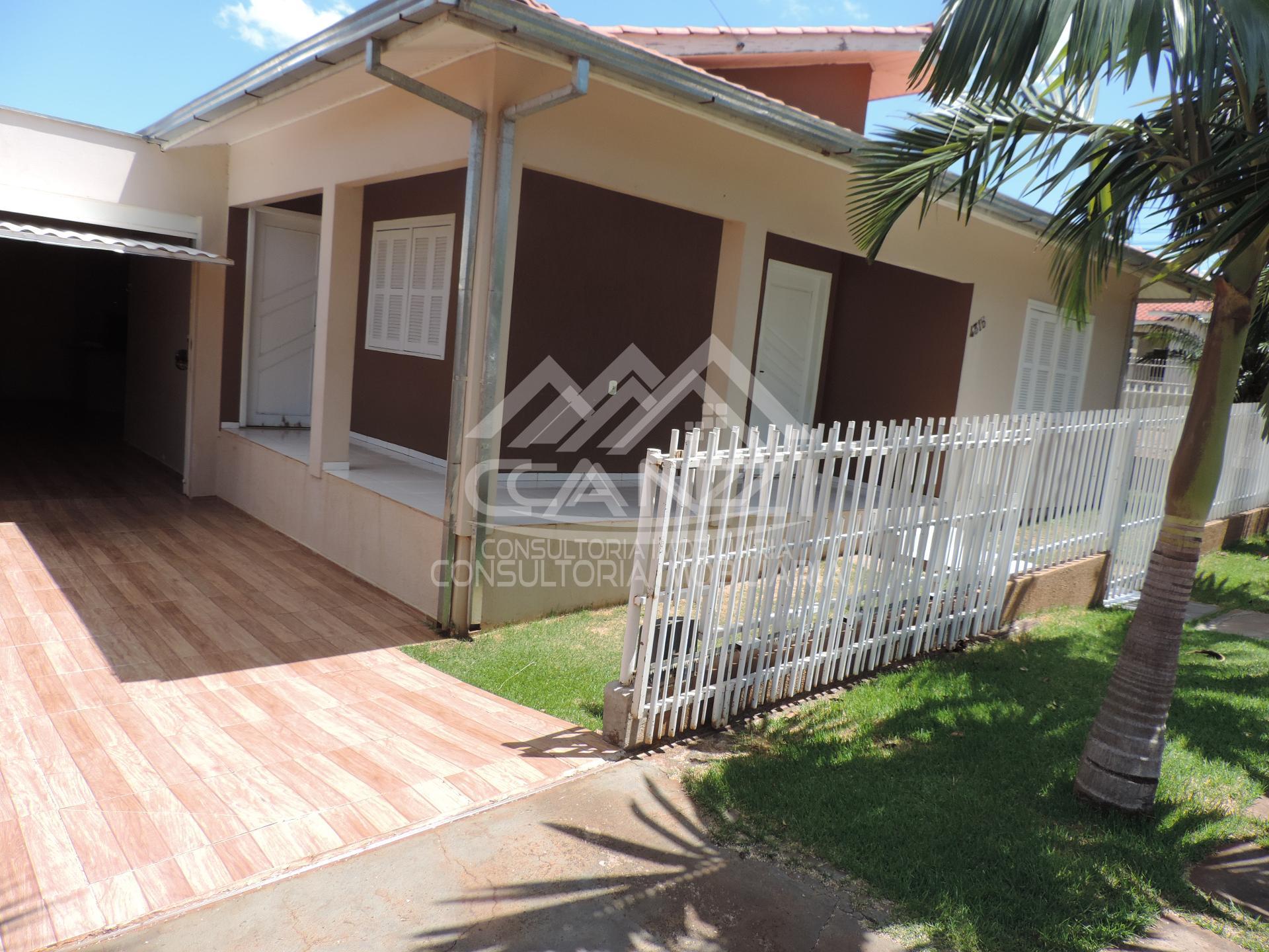 Casa com piscina para venda, com 03 quartos, edcula e piscina!