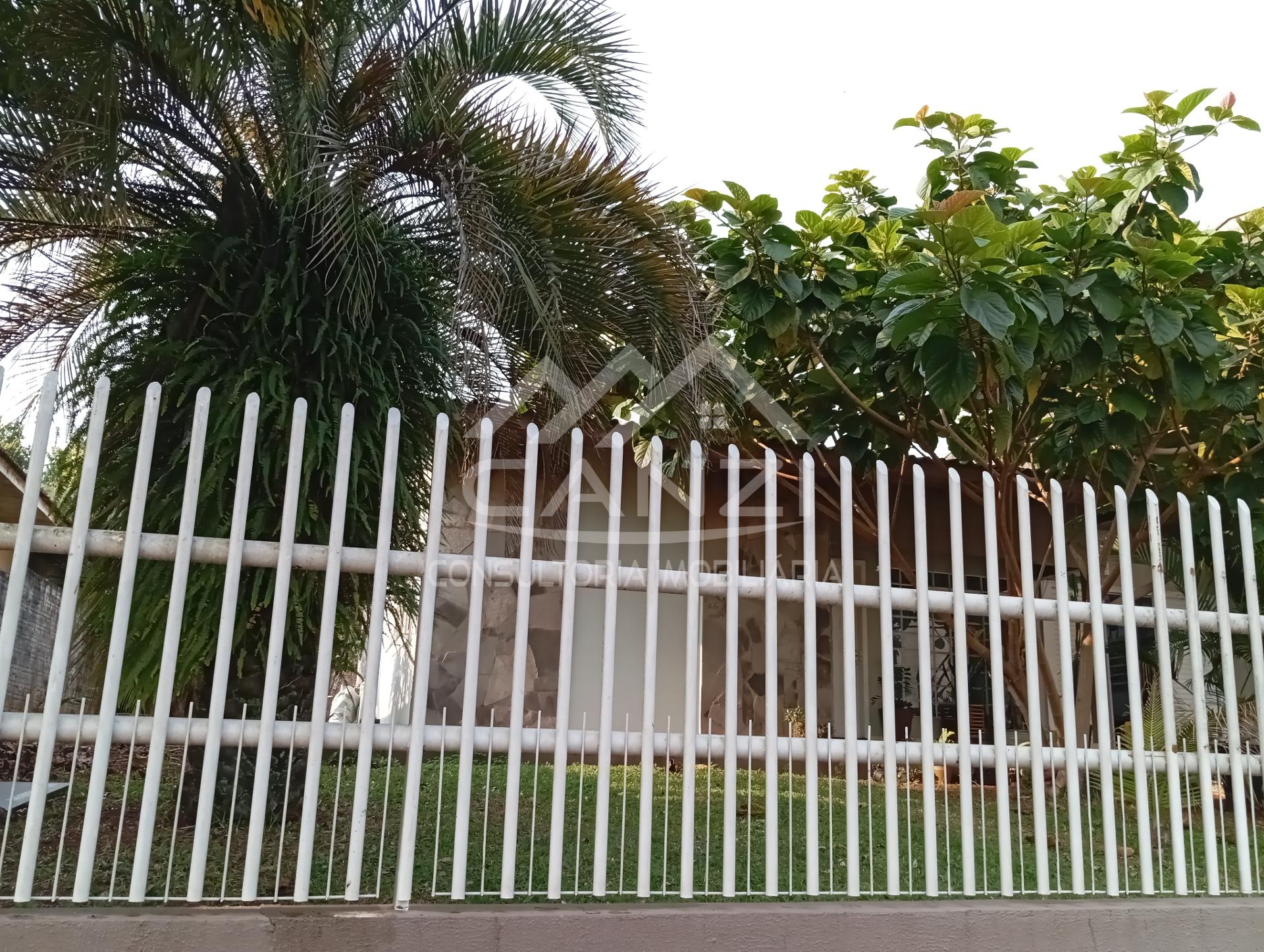 tima casa  venda no centro de Realeza, ampla sobra de terreno