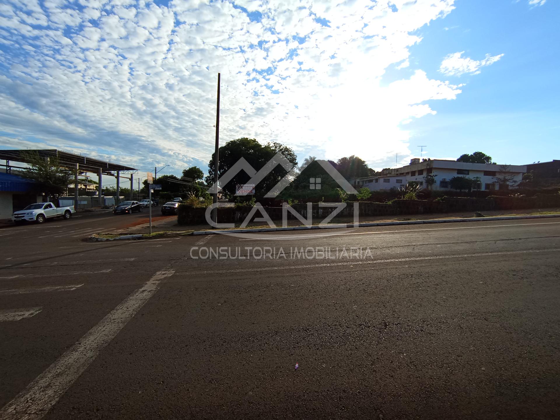 timo terreno de esquina  venda no centro de Realeza,  200m da igreja matriz, na avenida.