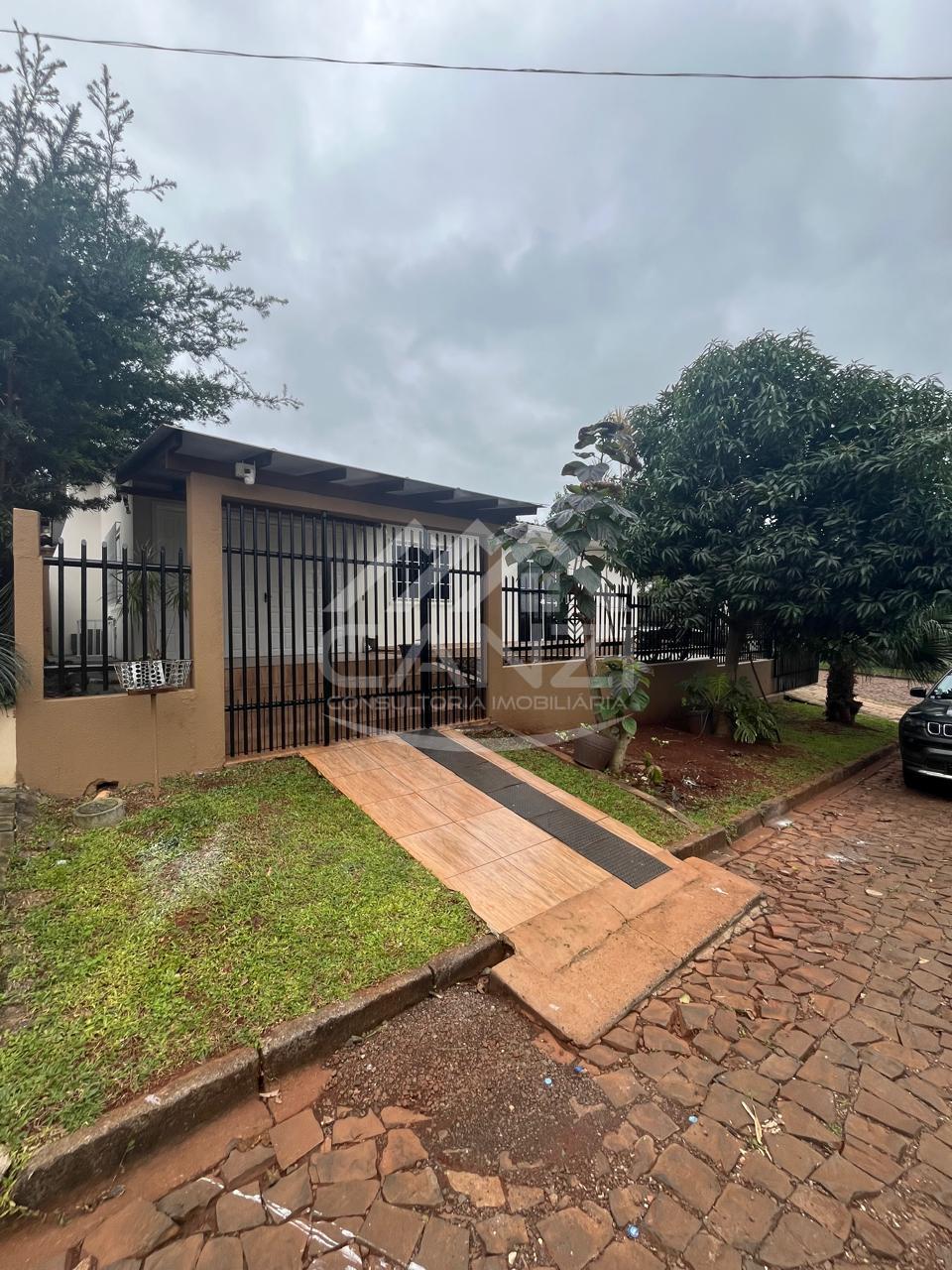 Casa com piscina disponvel para locao na Rua Fernando Zanchet.
