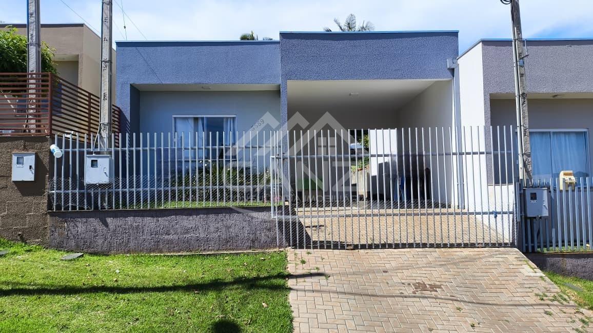 Casa  venda, no Bairro Industrial, na cidade de Realeza - PR.