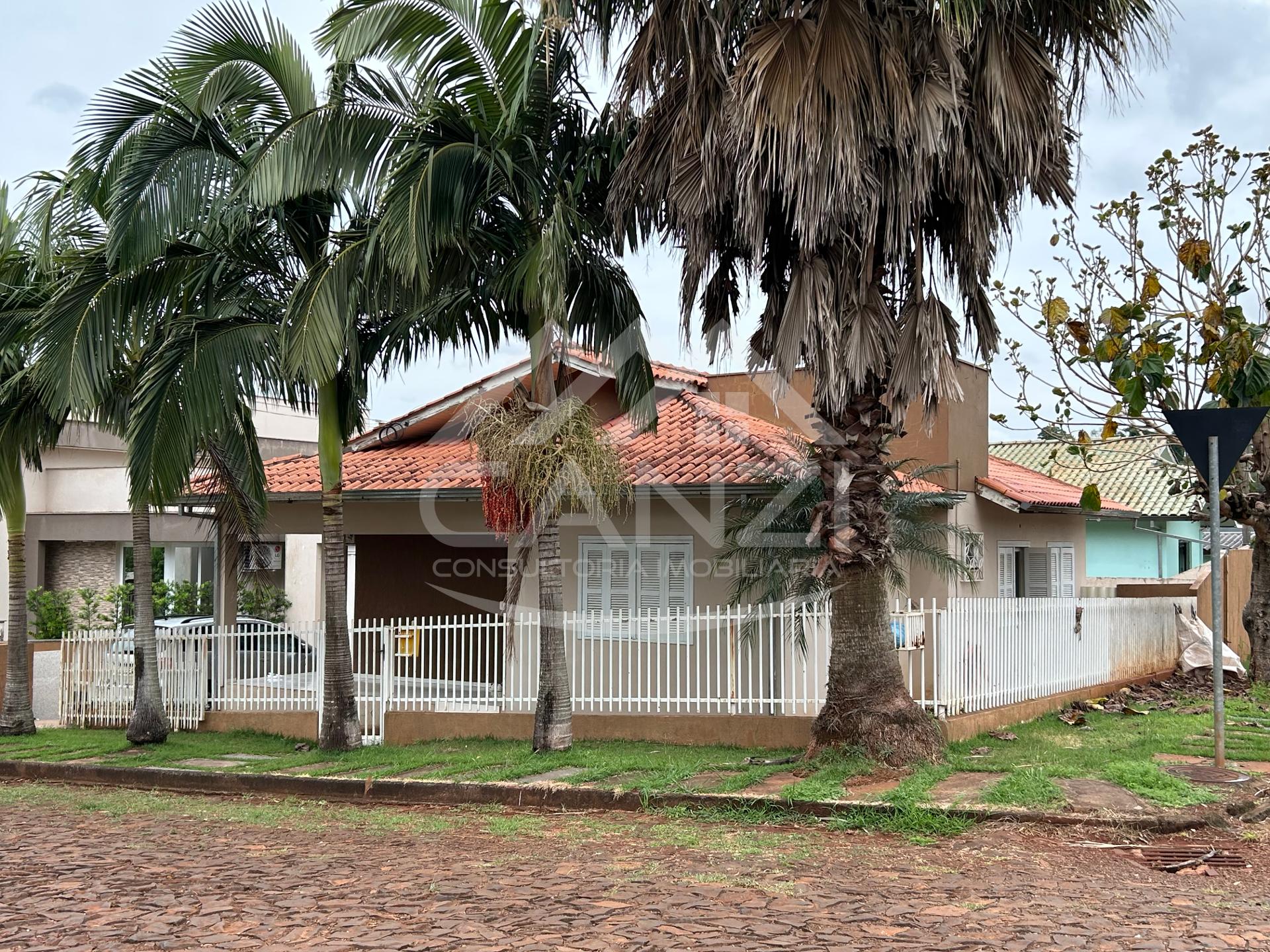 Casa com piscina para venda, com 03 quartos, edcula e piscina 