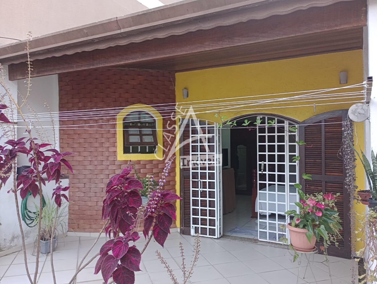 Lindo Sobrado à venda com Churrasqueira - Vila Assis Brasil, M...