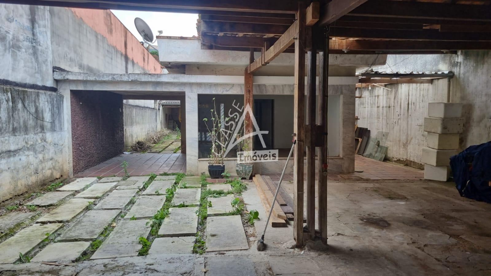 Vende-se no Jardim Zaira TERRENO TOTALMENTE PLANO com 330 m2,