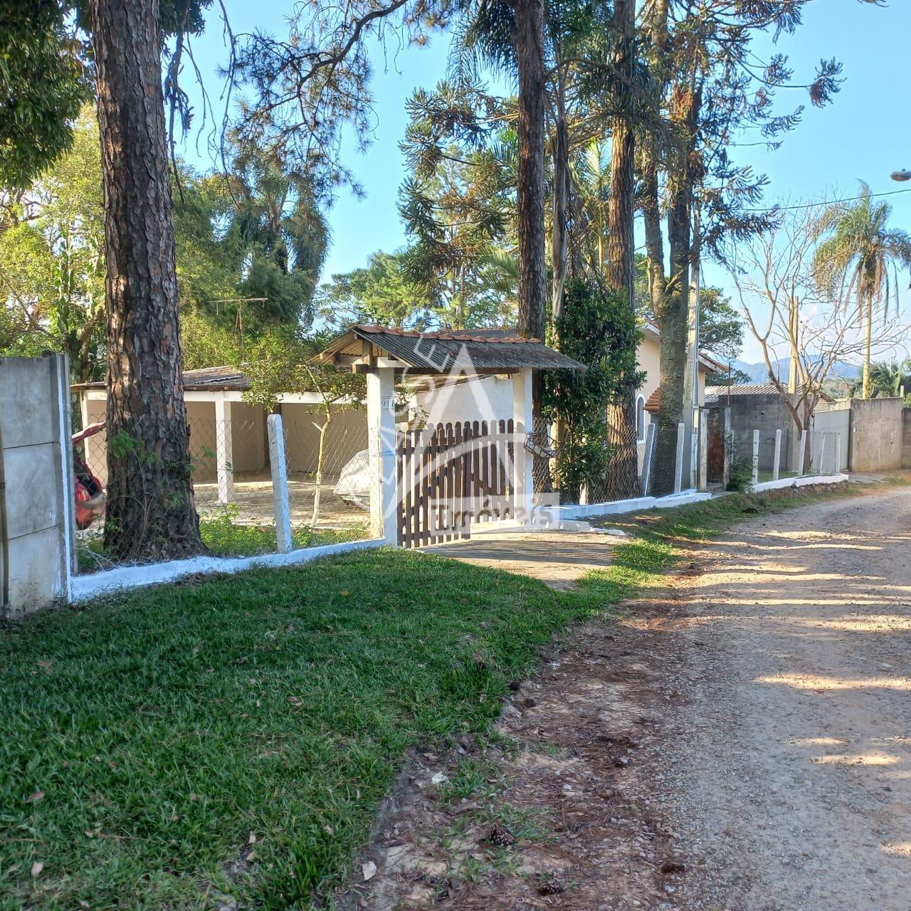 Vende-se Ótima Chácara no Bairro Palmeiras em Suzano - SP.