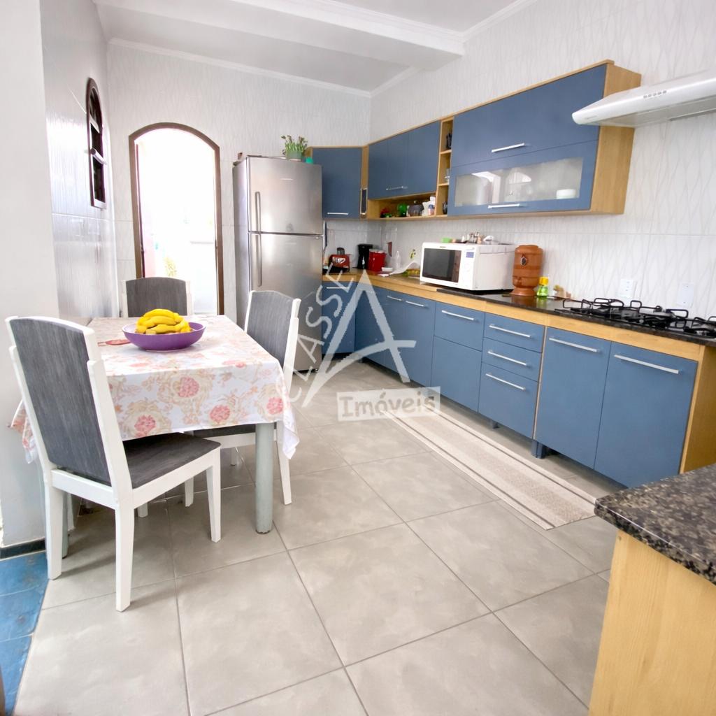 Casa à venda, com 2 quartos, sendo 1 suite, garagem ampla, MAU...