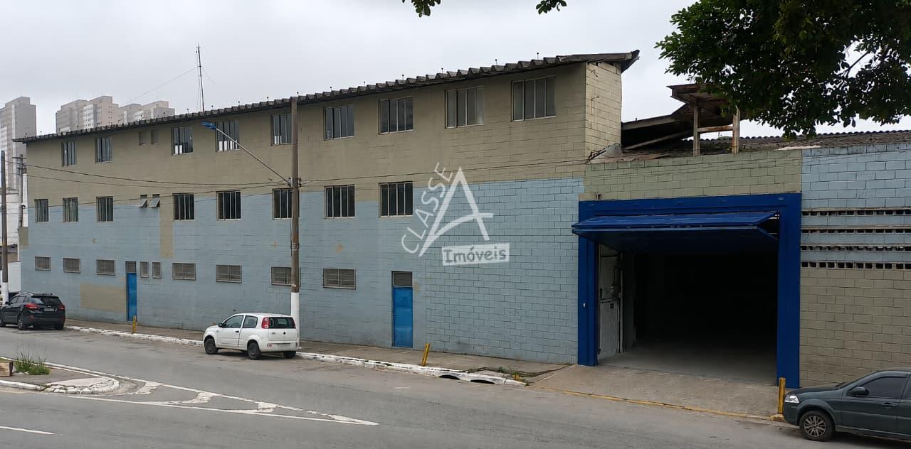 Galp?o Industrial ? Venda com 1.800 m?, Doca e Frente para 3 R...