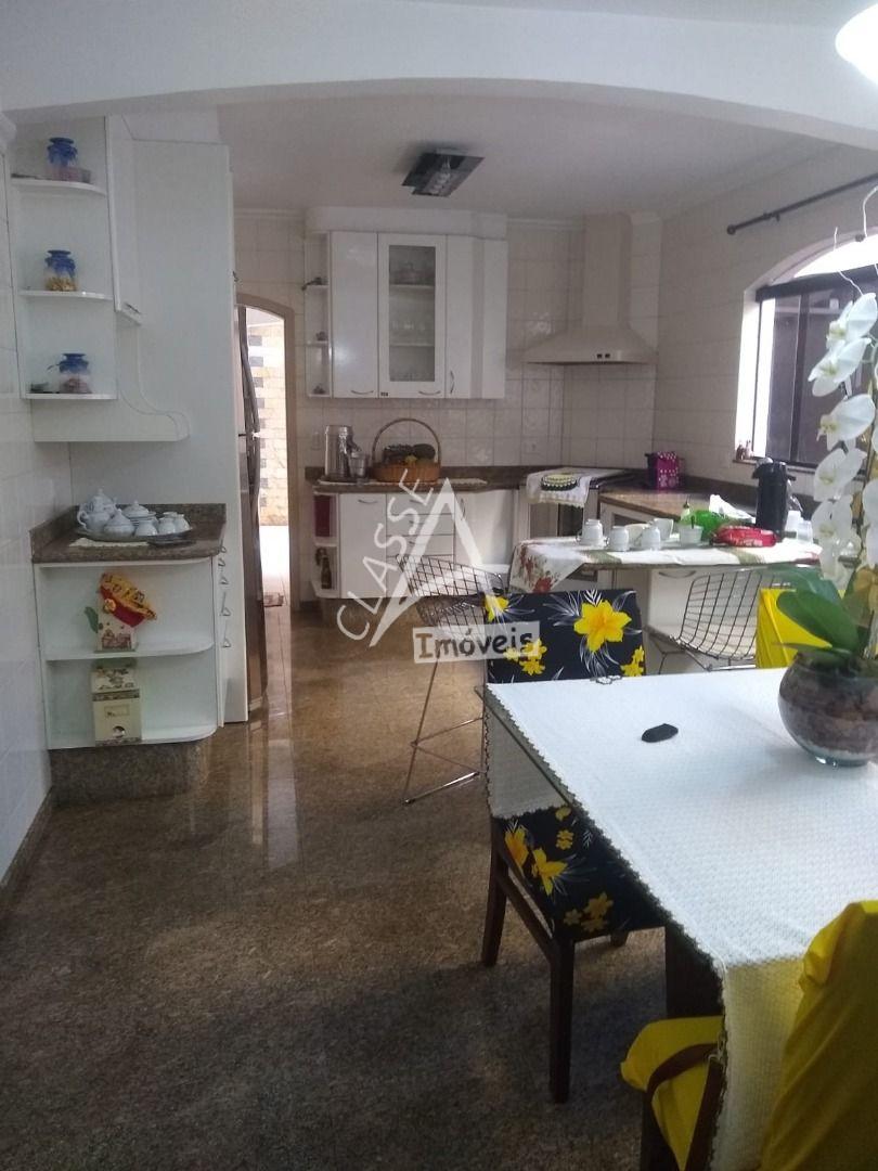 Sobrado à venda com 3 suítes no Jardim Camila,  Mauá SP