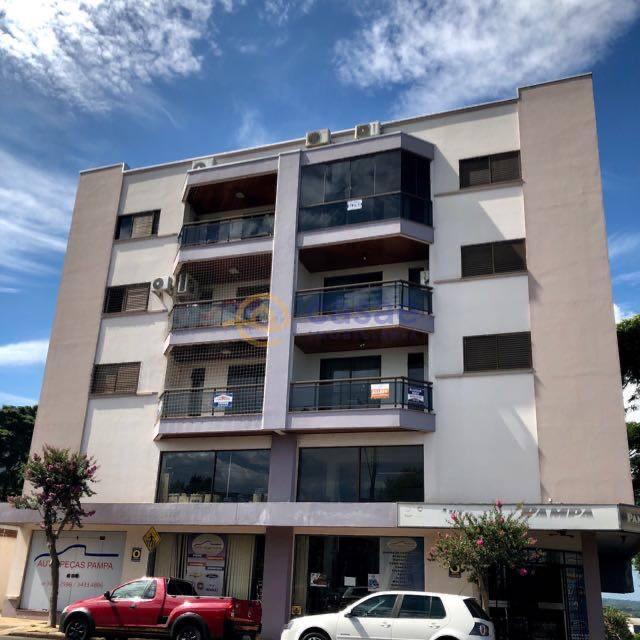 Apartamento lindssimo e enorme de 3 quartos, sendo um deles sute, em rea nobr