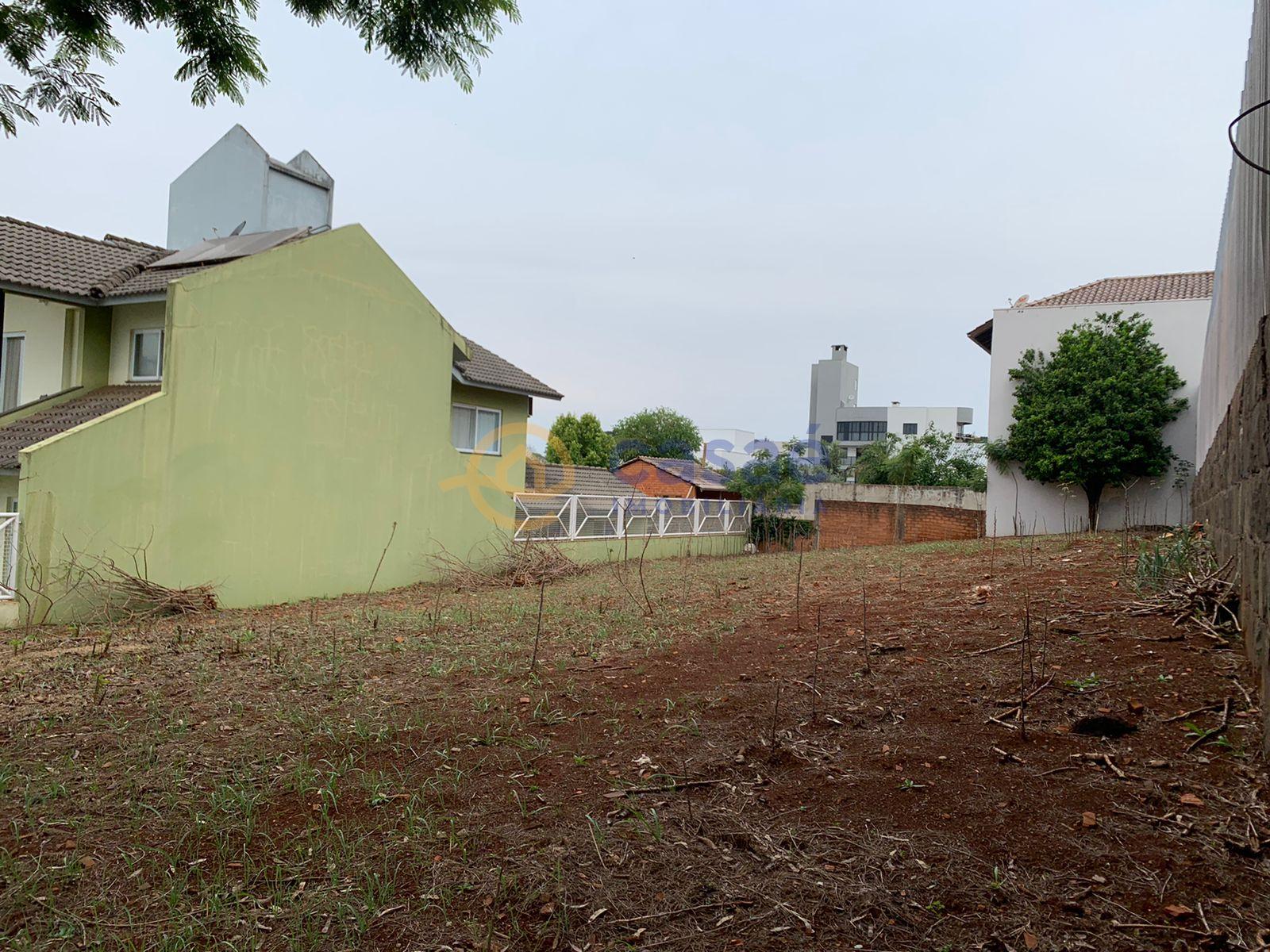 Imperdvel, abaixo do valor de avaliao. Terreno grande, plano, em rea nobre