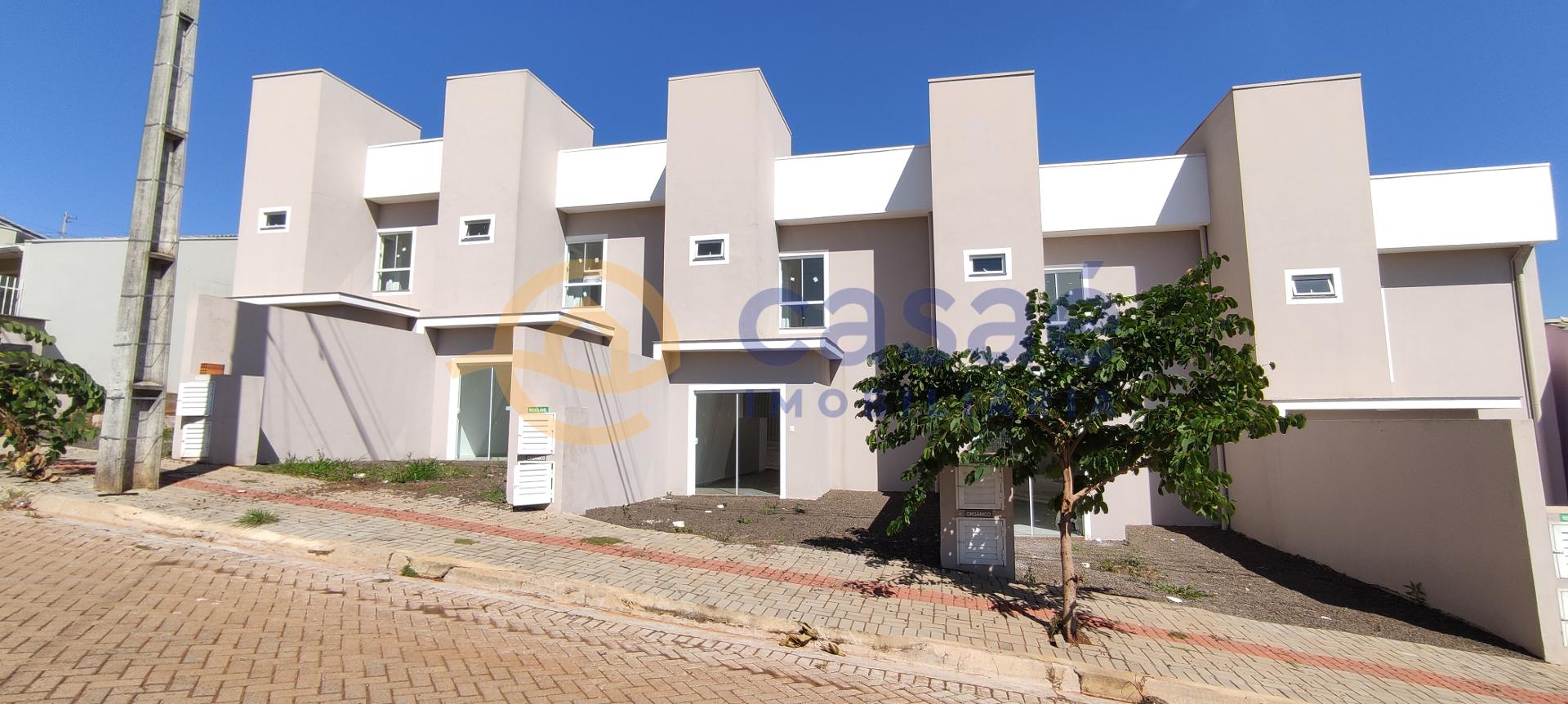 Sobrados com amplo espao de terreno para acomodar toda a sua famlia.