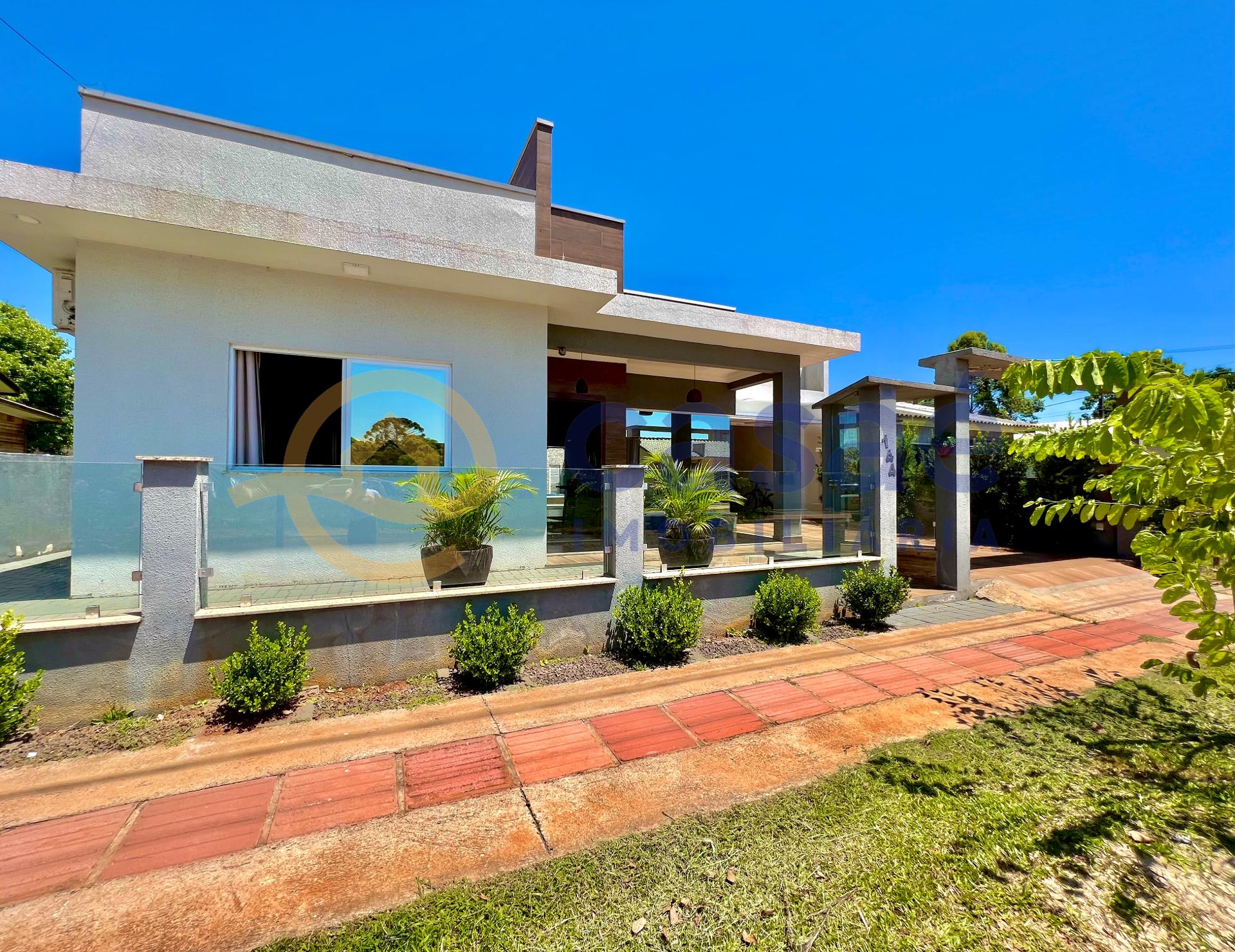 Casa com 01 sute mais 02 dormitrios, piscina,  venda, CENTRO, BOM JESUS - SC