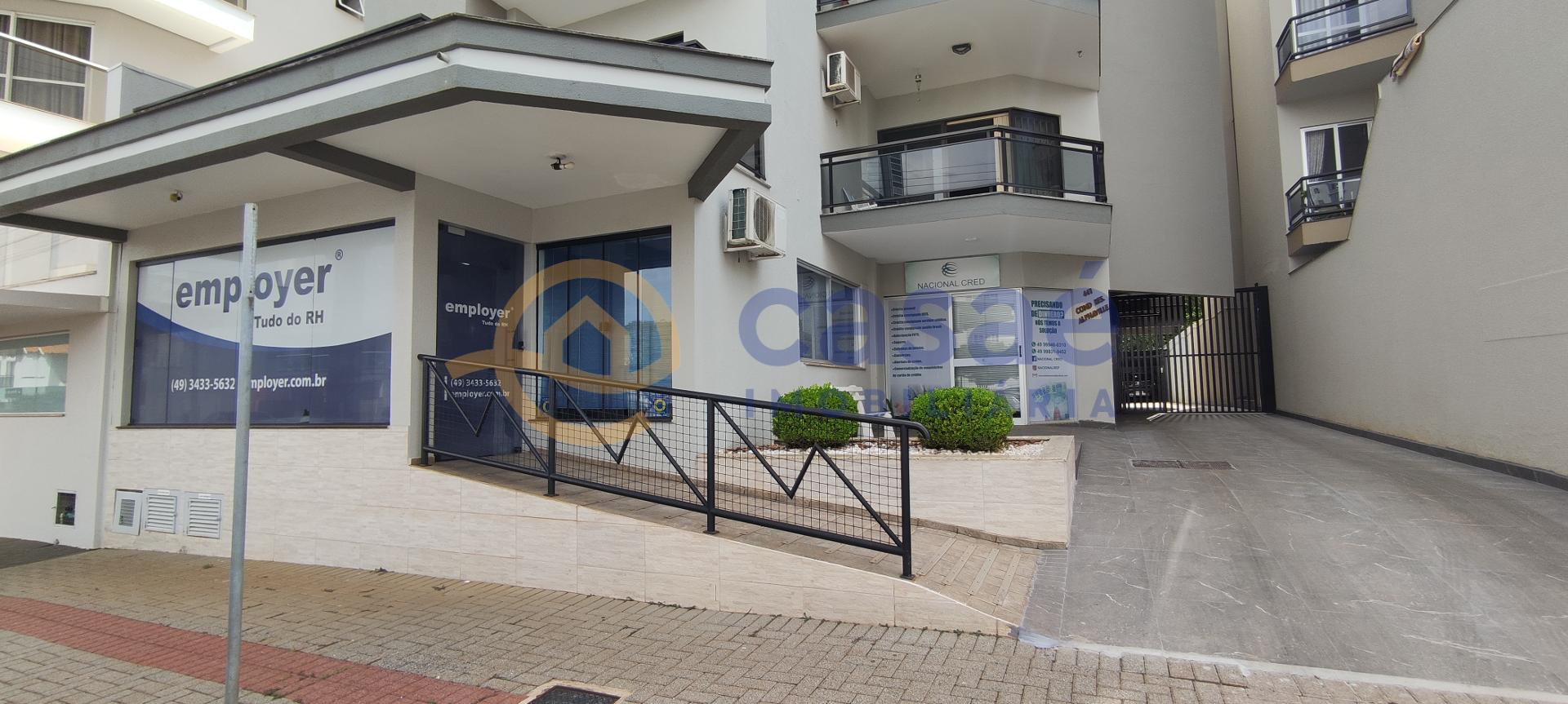 Imóvel 2 em 1, funcional. Sala comercial com acesso à apartame...