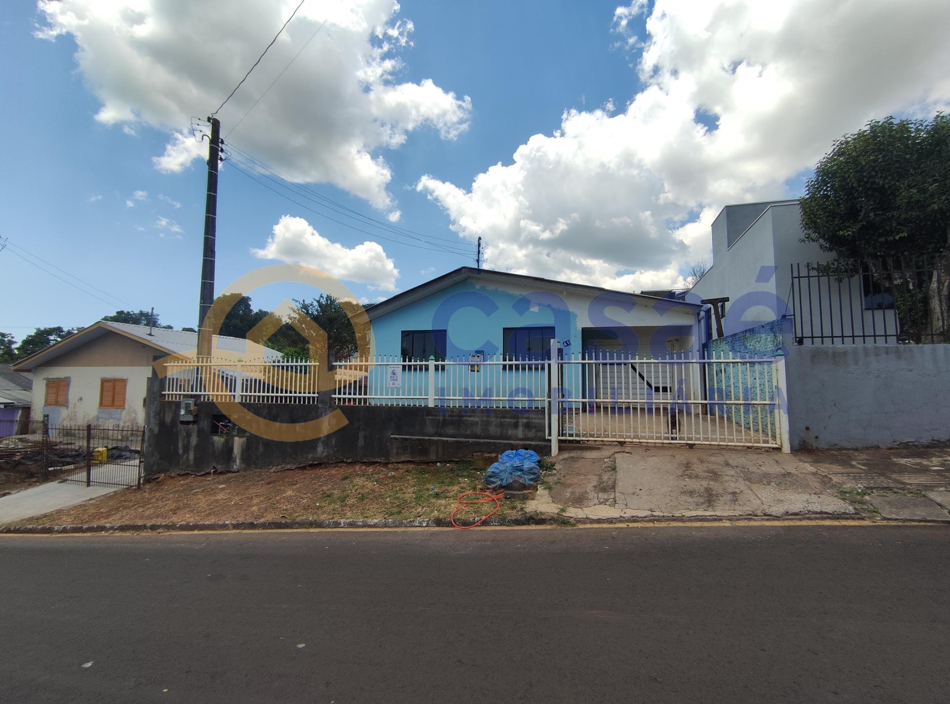 Casa para venda  espaosa, de 3 quartos, com terreno, otima localizao, no bairro Jardim Tarum