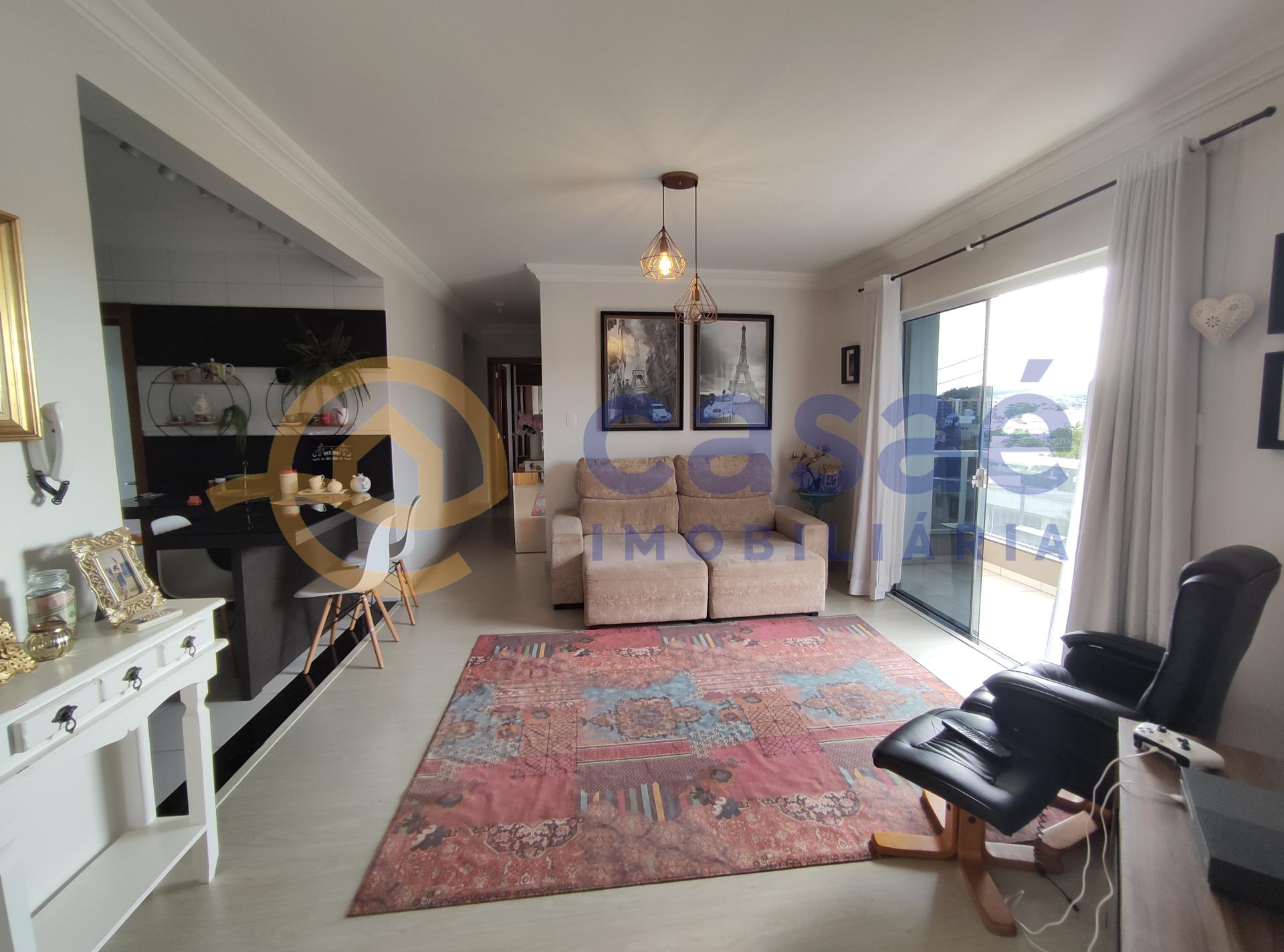 Apartamento em rea nobre, 3 quartos sendo um deles sute. 3 sacadas. Prximo ao centro.