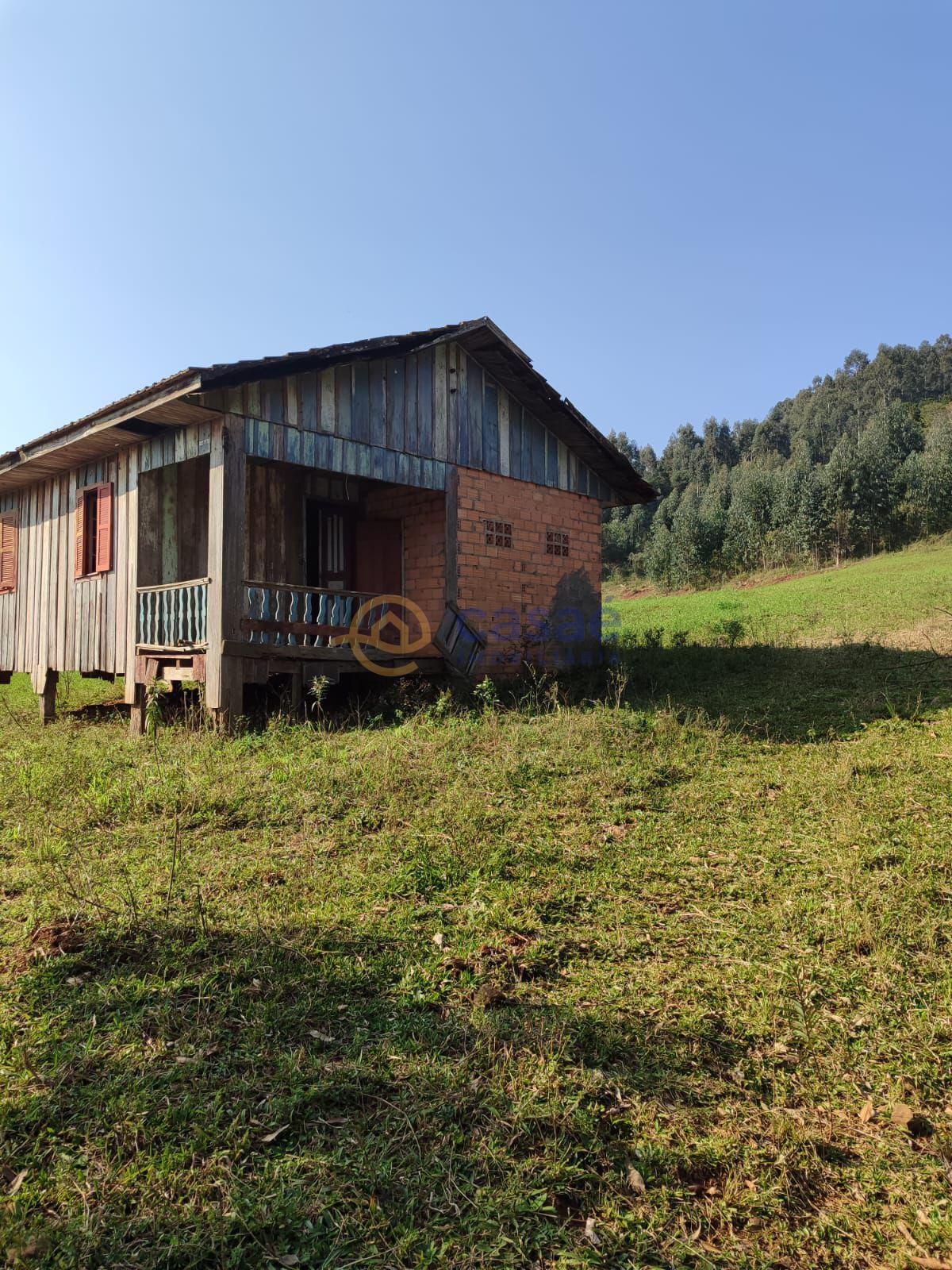 SÍTIO Á VENDA NO INTERIOR DE IPUMIRIM  COM TERRENO AMPLO E LIMPO
