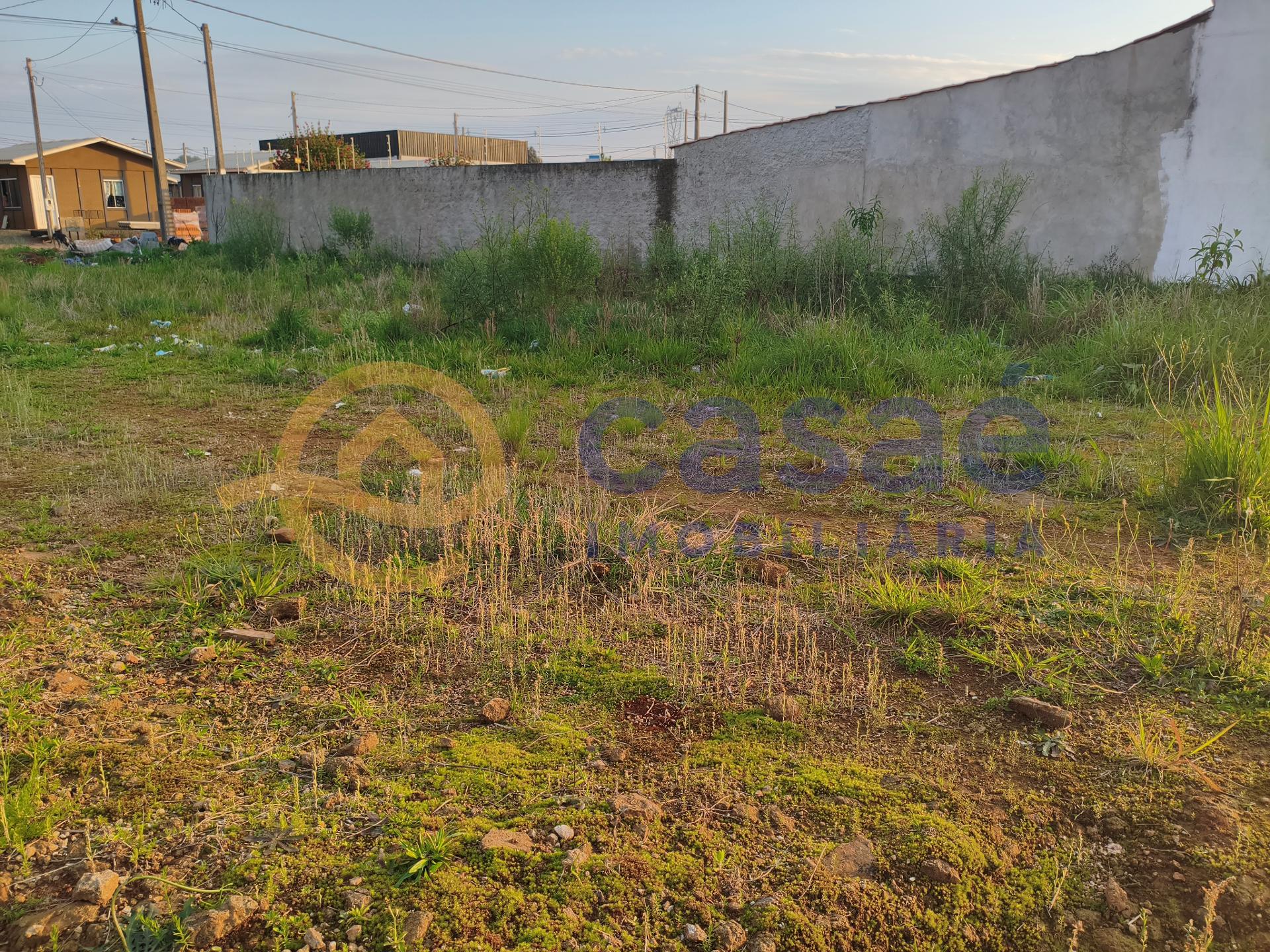 Terreno plano para venda, 360m2 com excelente localização. Praticamente pronto para construir.