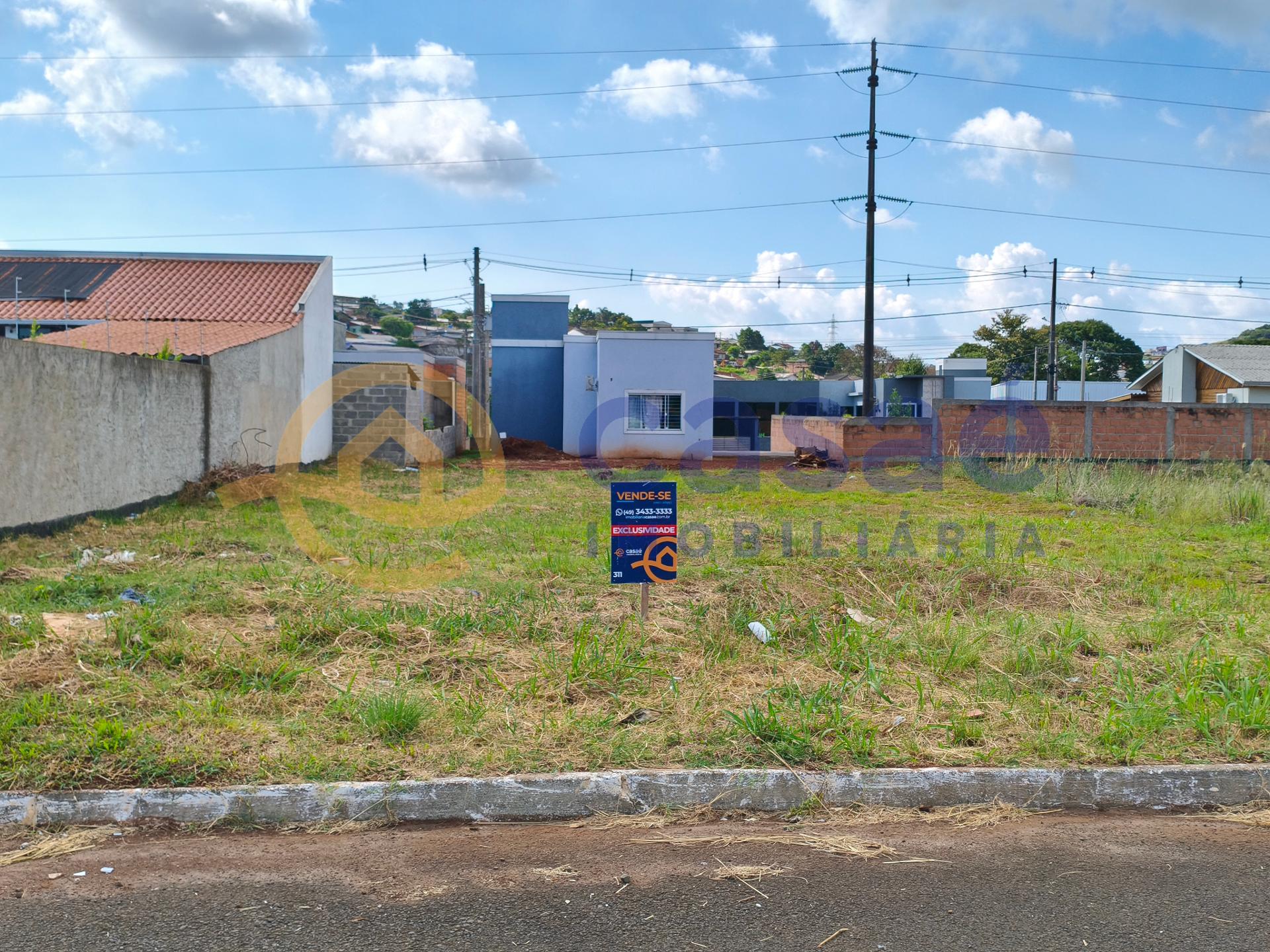 Terreno plano para venda, 360m2 com excelente localização. Praticamente pronto para construir.