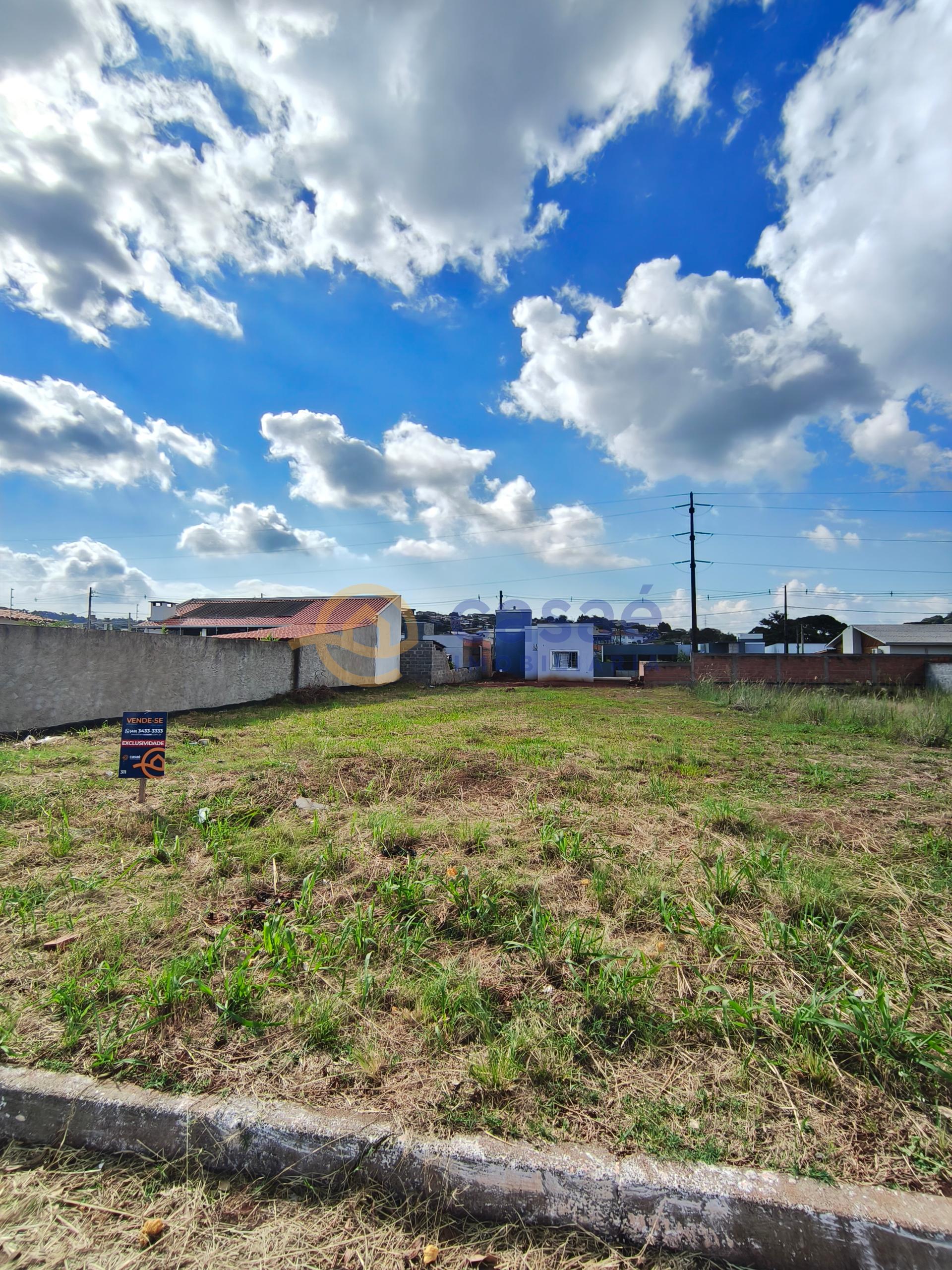 Terreno plano para venda, 360m2 com excelente localização. Praticamente pronto para construir.