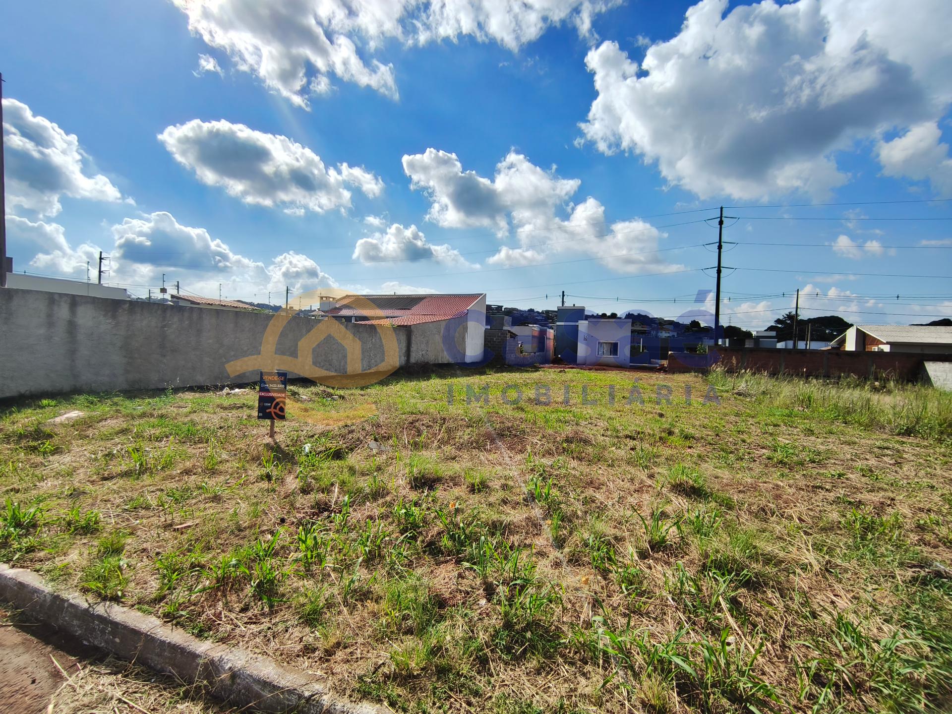 Terreno plano para venda, 360m2 com excelente localização. Praticamente pronto para construir.