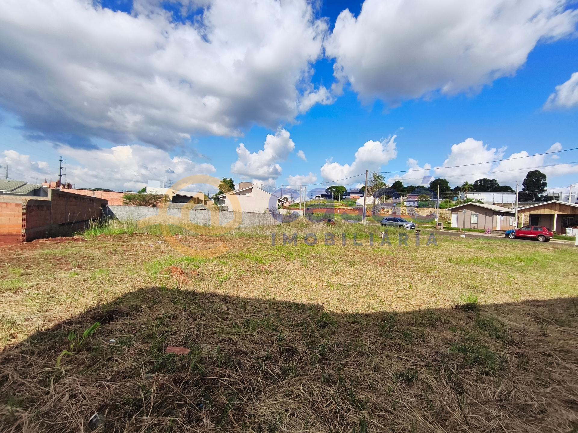 Terreno plano para venda, 360m2 com excelente localização. Praticamente pronto para construir.