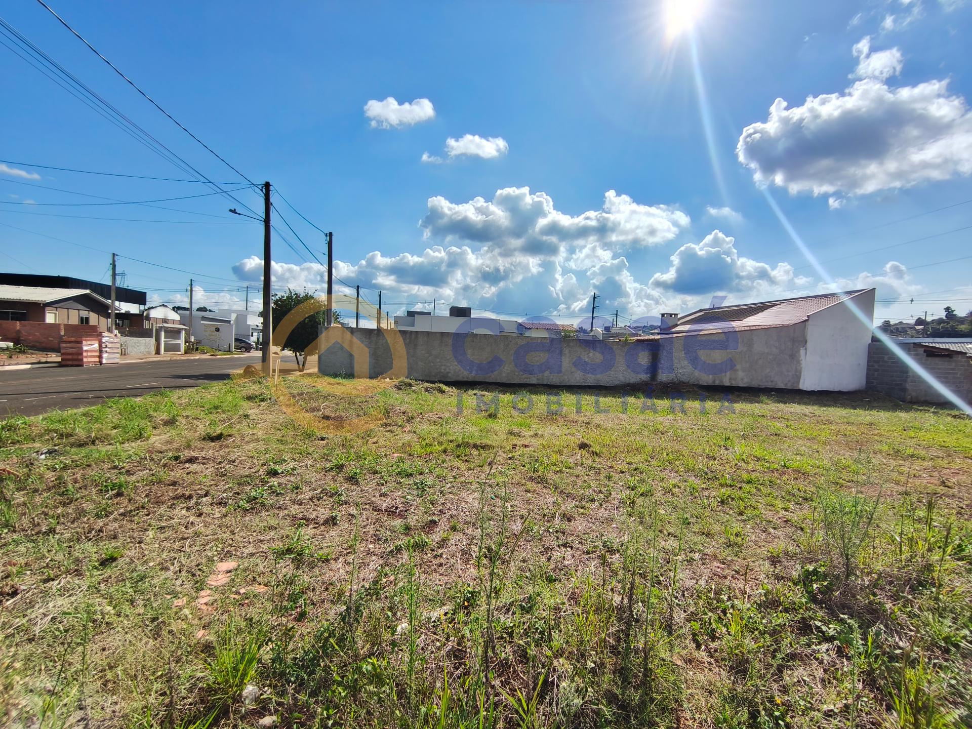 Terreno plano para venda, 360m2 com excelente localização. Praticamente pronto para construir.