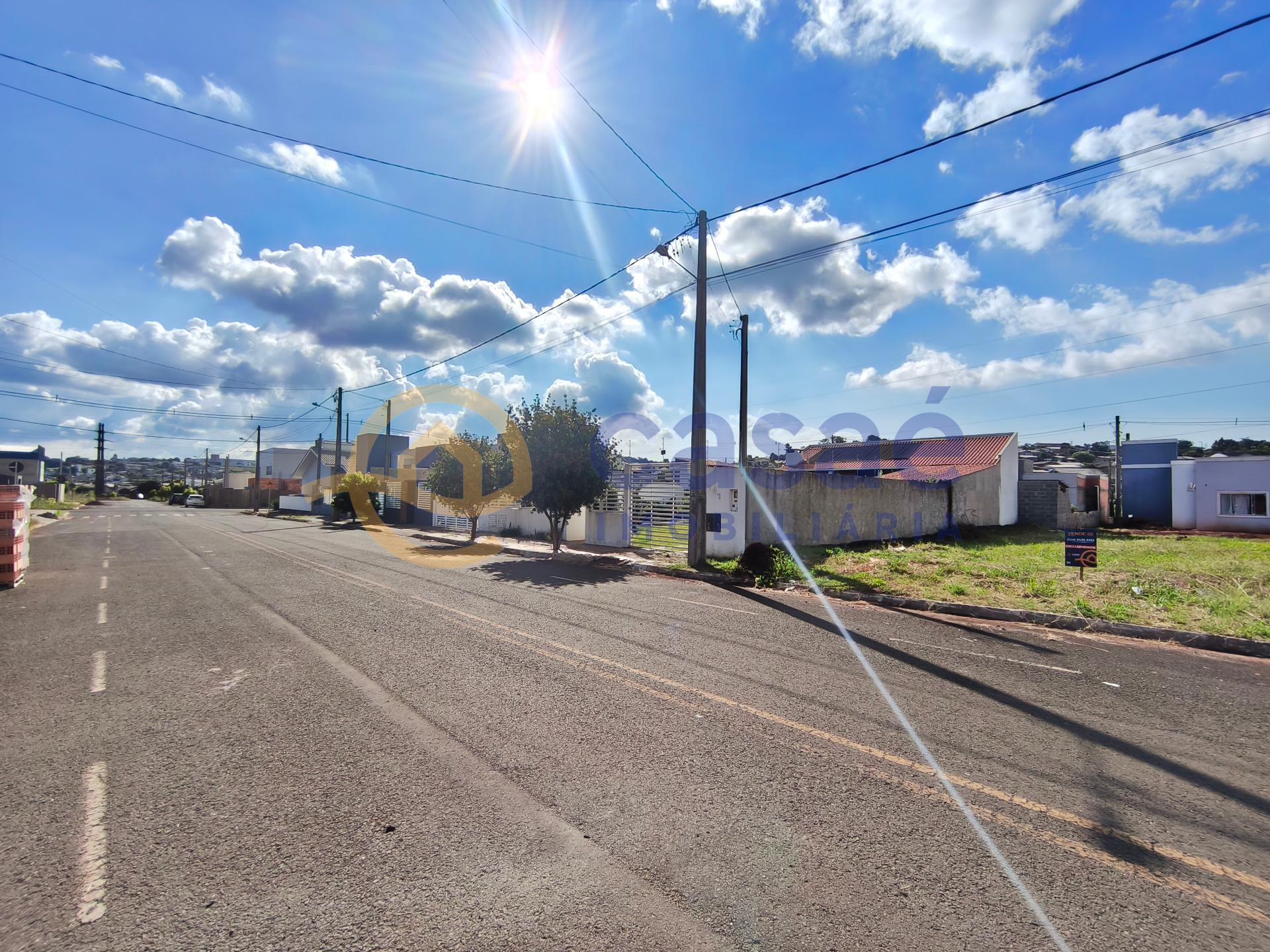Terreno plano para venda, 360m2 com excelente localização. Praticamente pronto para construir.