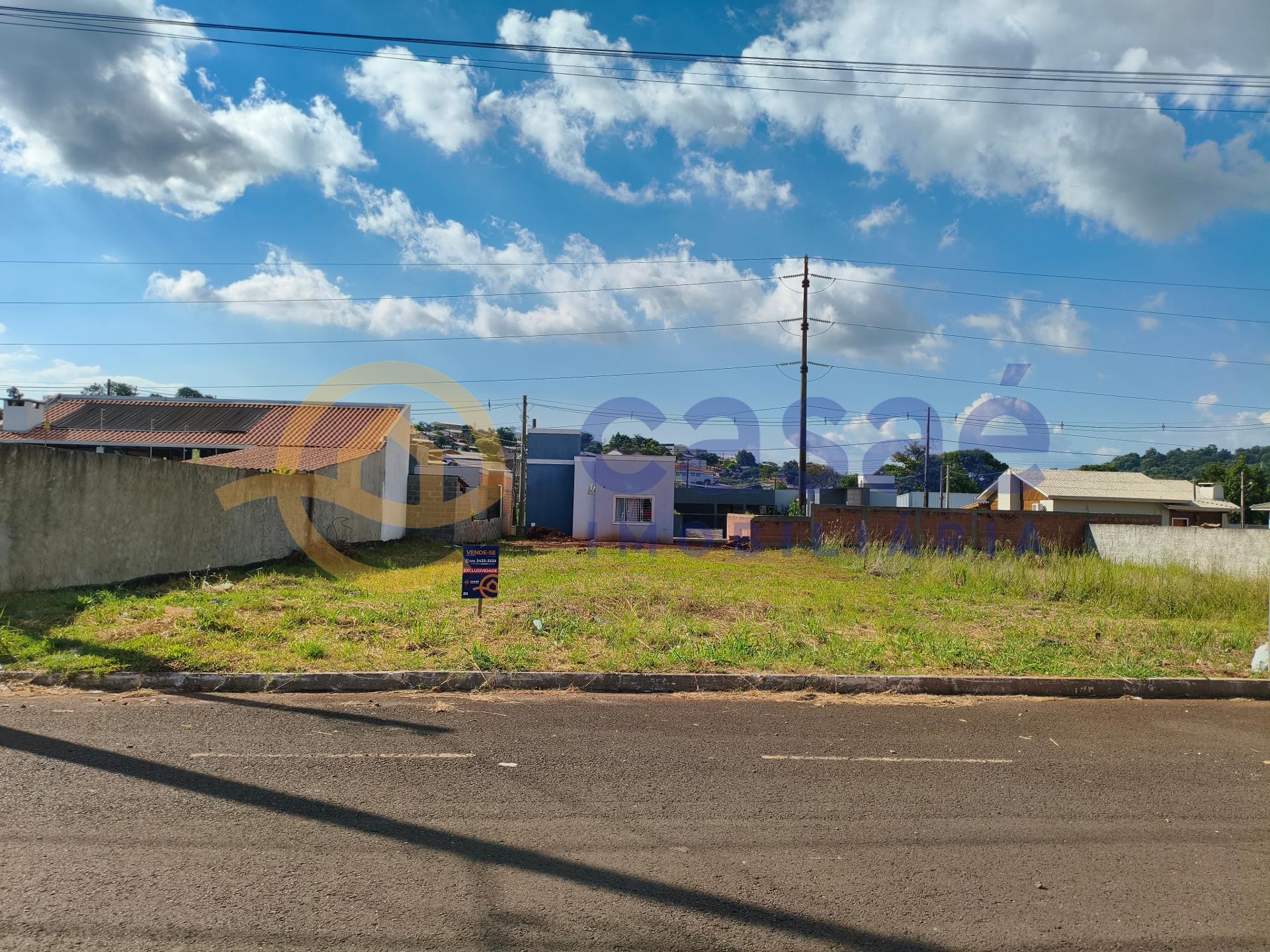 Terreno plano para venda, 360m2 com excelente localização. Praticamente pronto para construir.