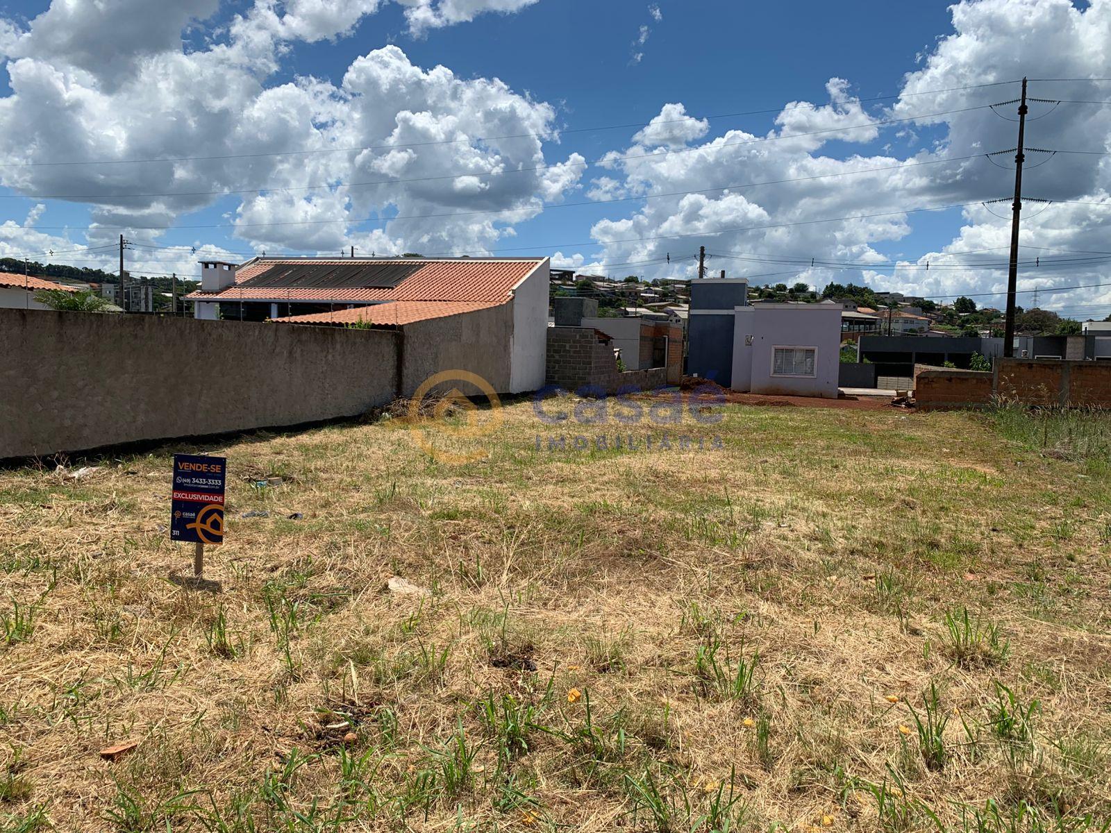 Terreno plano para venda, 360m2 com excelente localização. Praticamente pronto para construir.