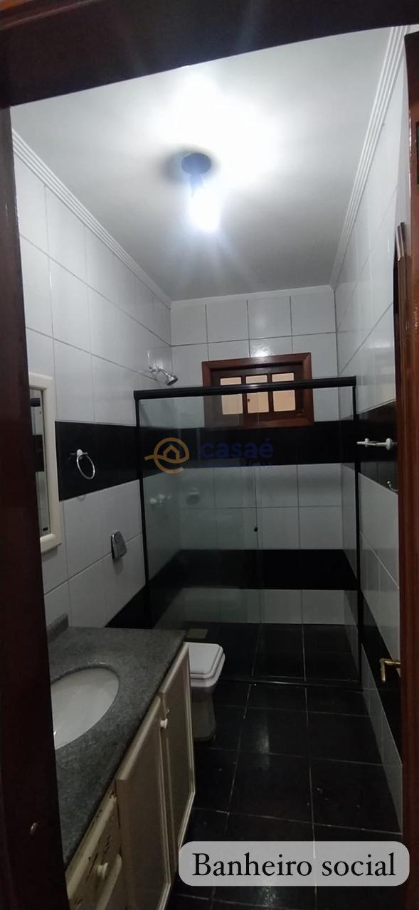 EXCELENTE CASA COM CONFORTO E VALORIZAO A VENDA EM CHAPEC