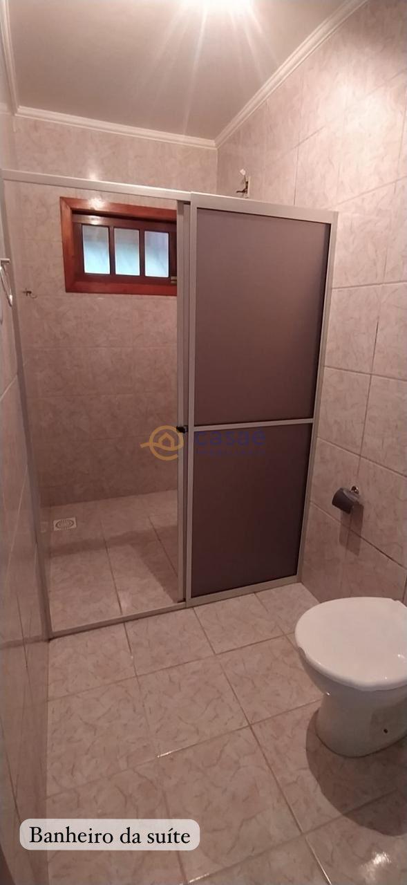 EXCELENTE CASA COM CONFORTO E VALORIZAO A VENDA EM CHAPEC