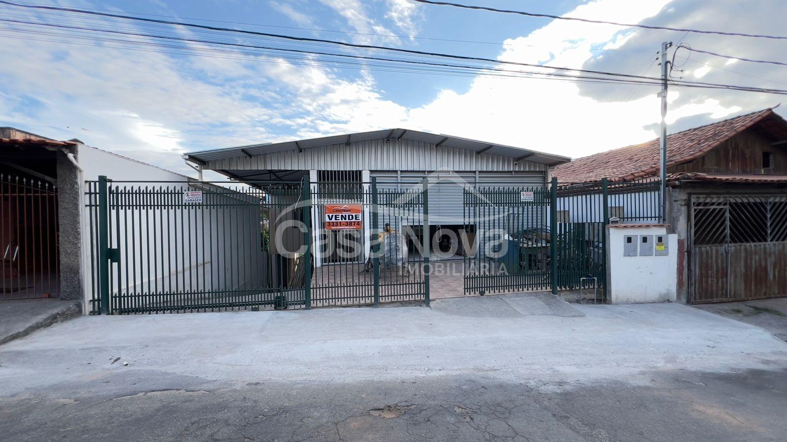 Galpão com área de 150m  a venda no bairro Vilela em Barbacena...