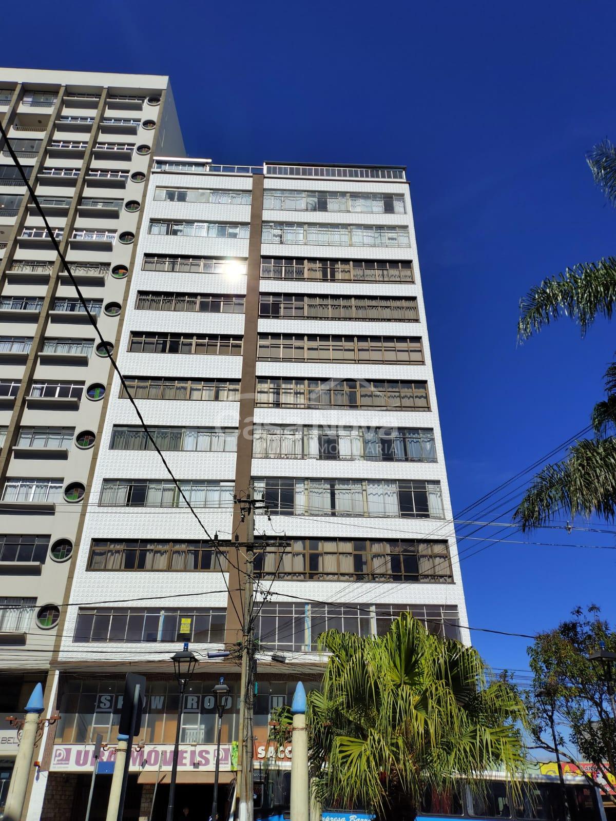 Apartamento 3 quartos, copa e área de serviço no Bairro Centro...