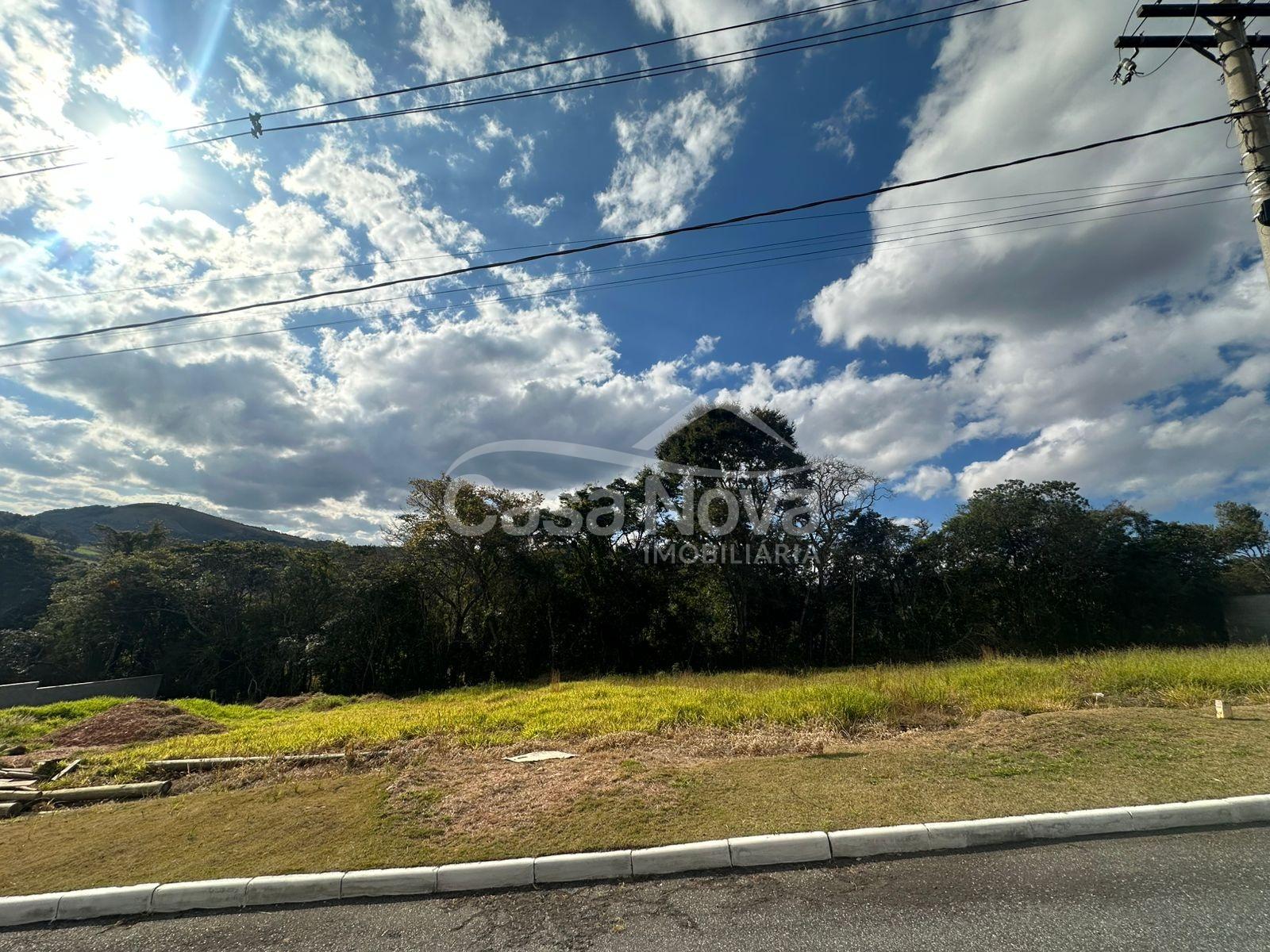 Lote com 477m  a venda no Condomínio Porto Seguro em Barbacena-MG