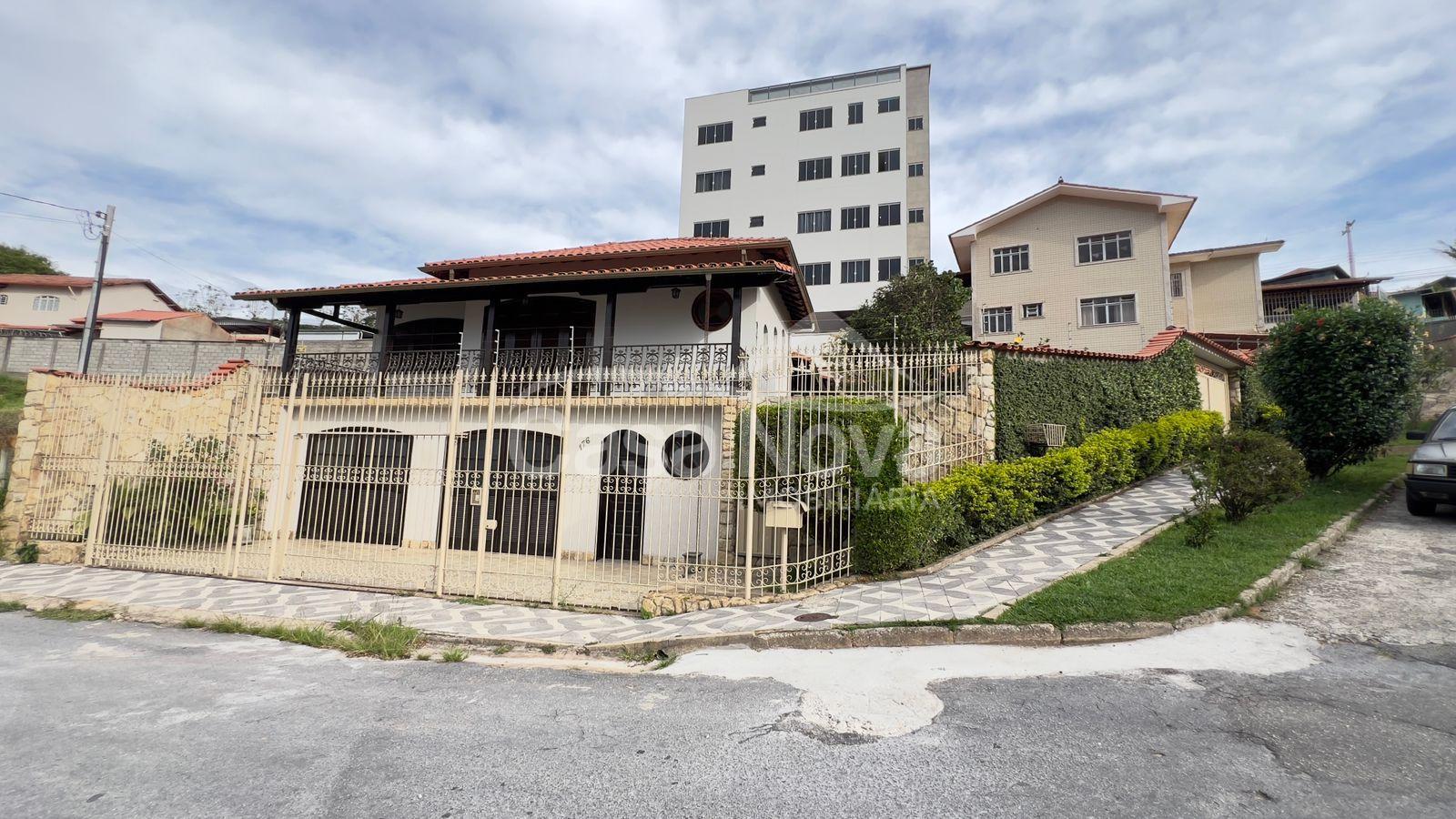 Casa a venda no bairro Caiçaras em Barbacena - MG