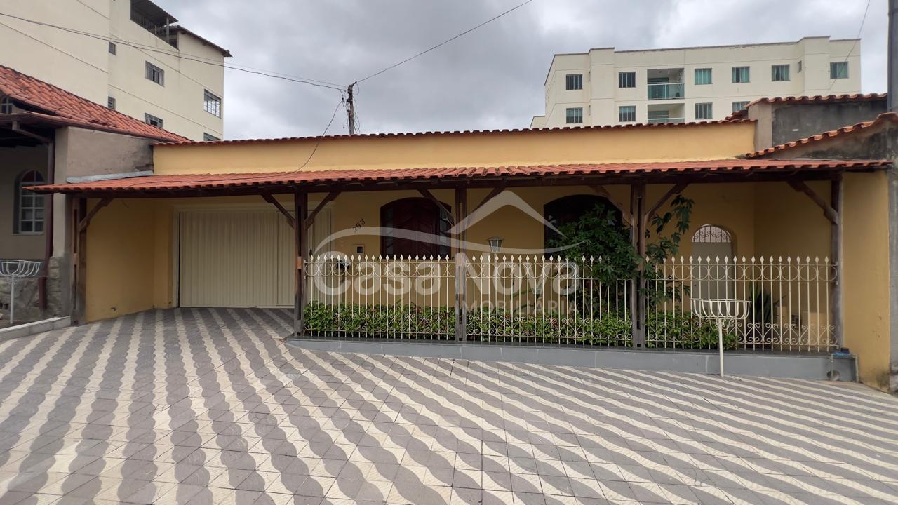 Casa a venda no bairro Funcionários em Barbacena - MG