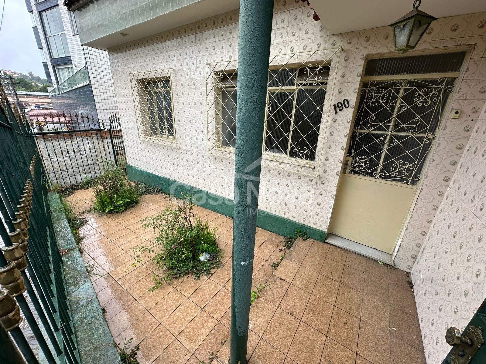 Casa a venda no bairro Centro em Barbacena - MG