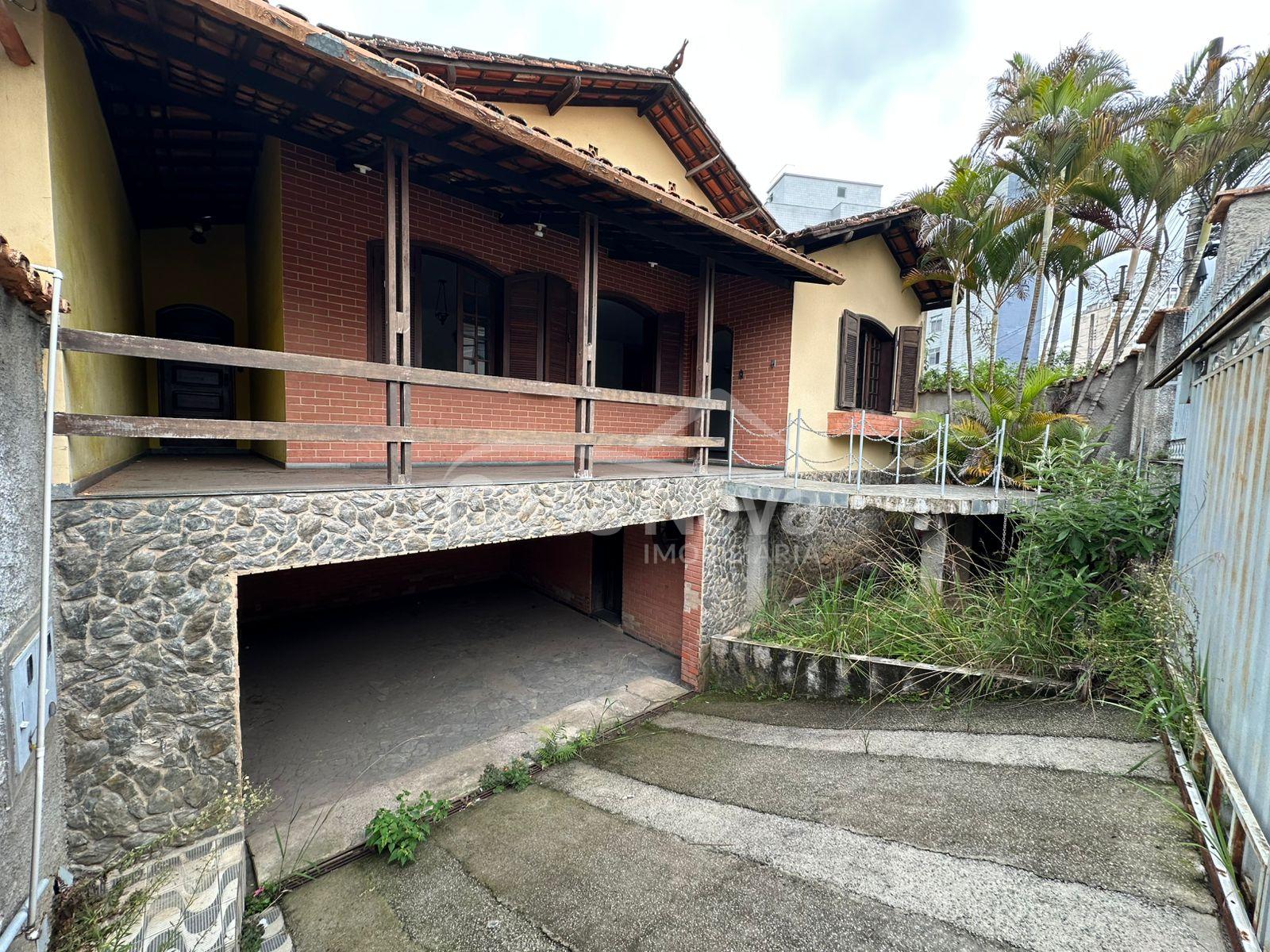 Casa a venda no bairro Centro em Barbacena - MG