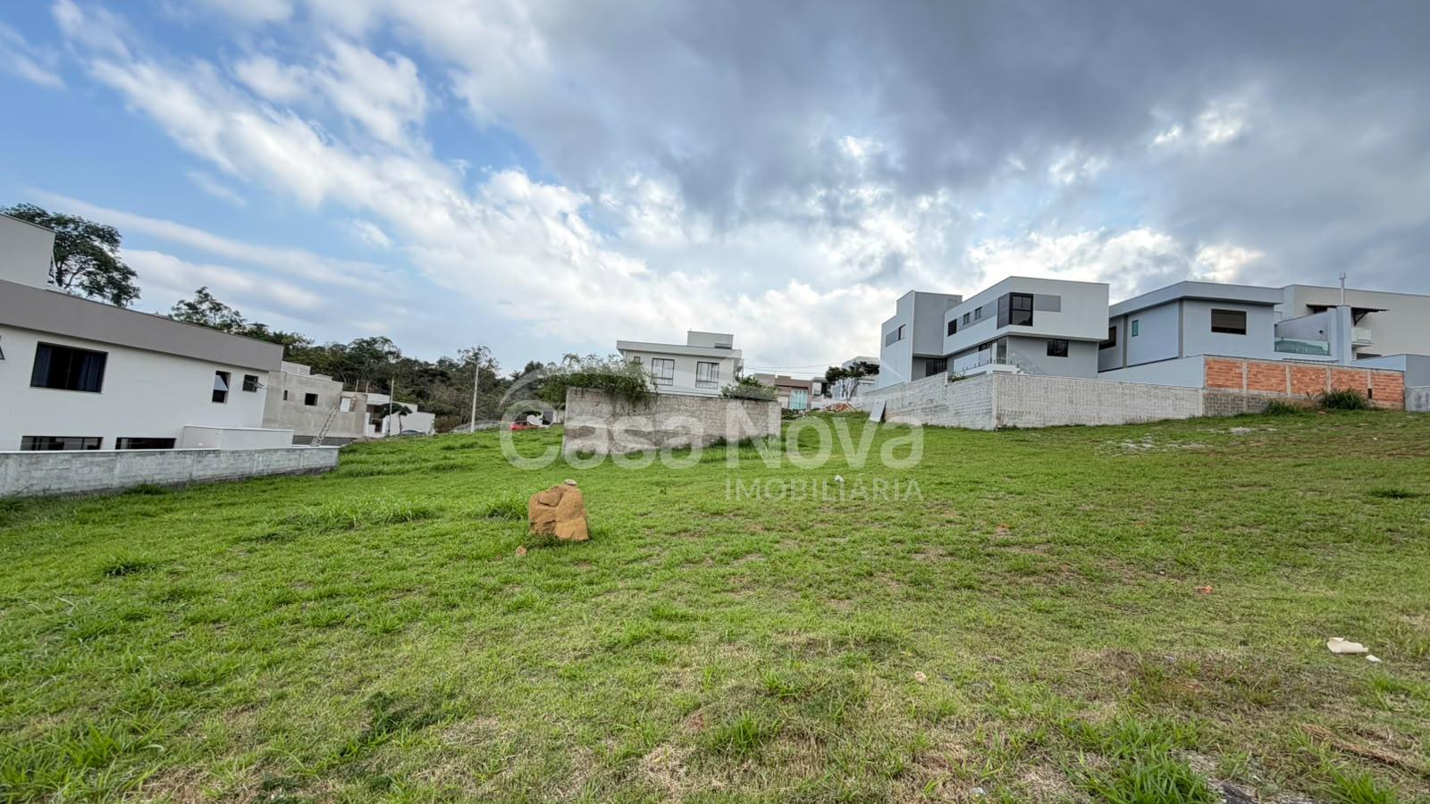Lote a venda no condomínio Village Real em Barbacena - MG