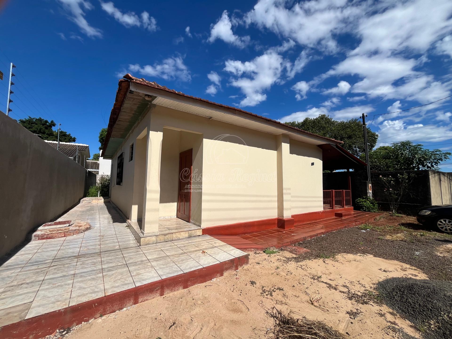 Casa à venda com 03 dormitórios, no Jardim Iguaçu, Região Sul