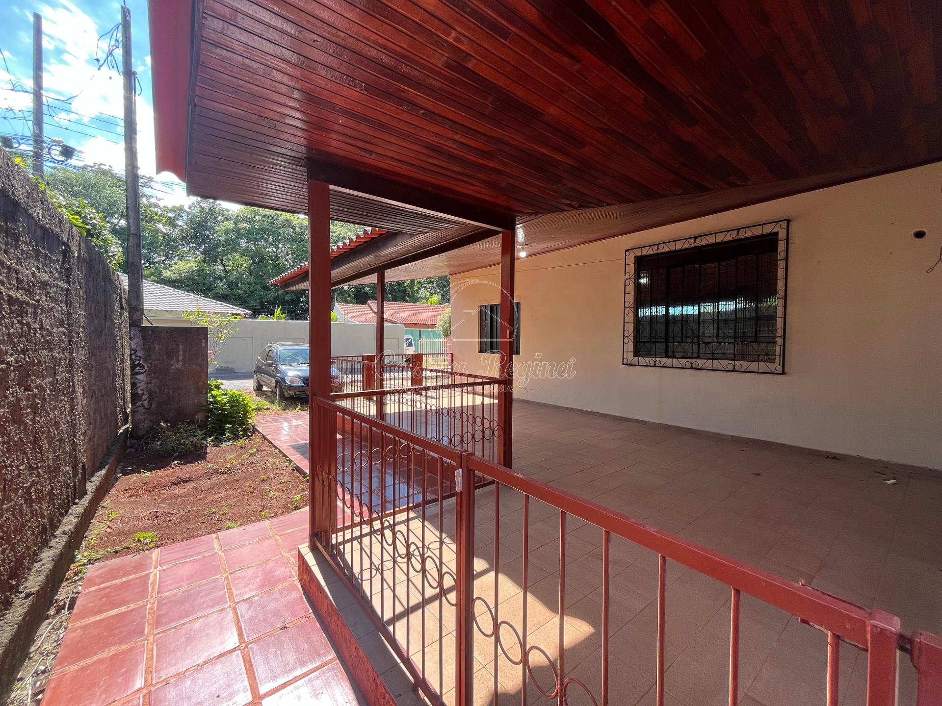 Casa à venda com 03 dormitórios, no Jardim Iguaçu, Região Sul