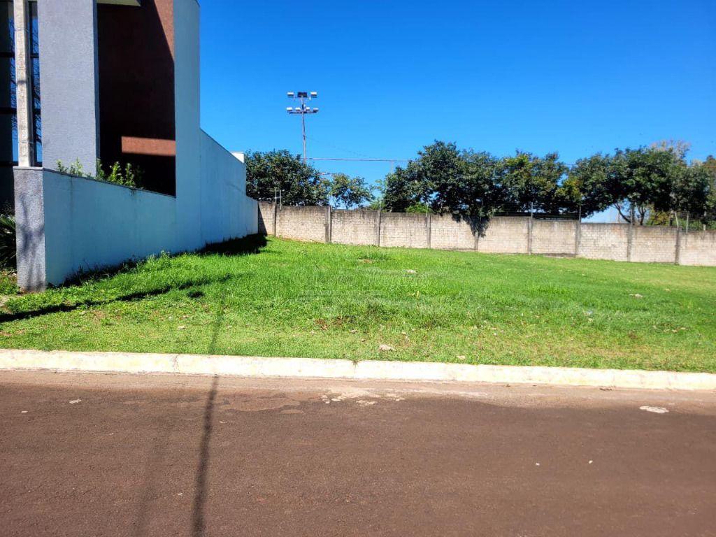 Terreno com área de 300m2 no Condomínio Residencial Araras